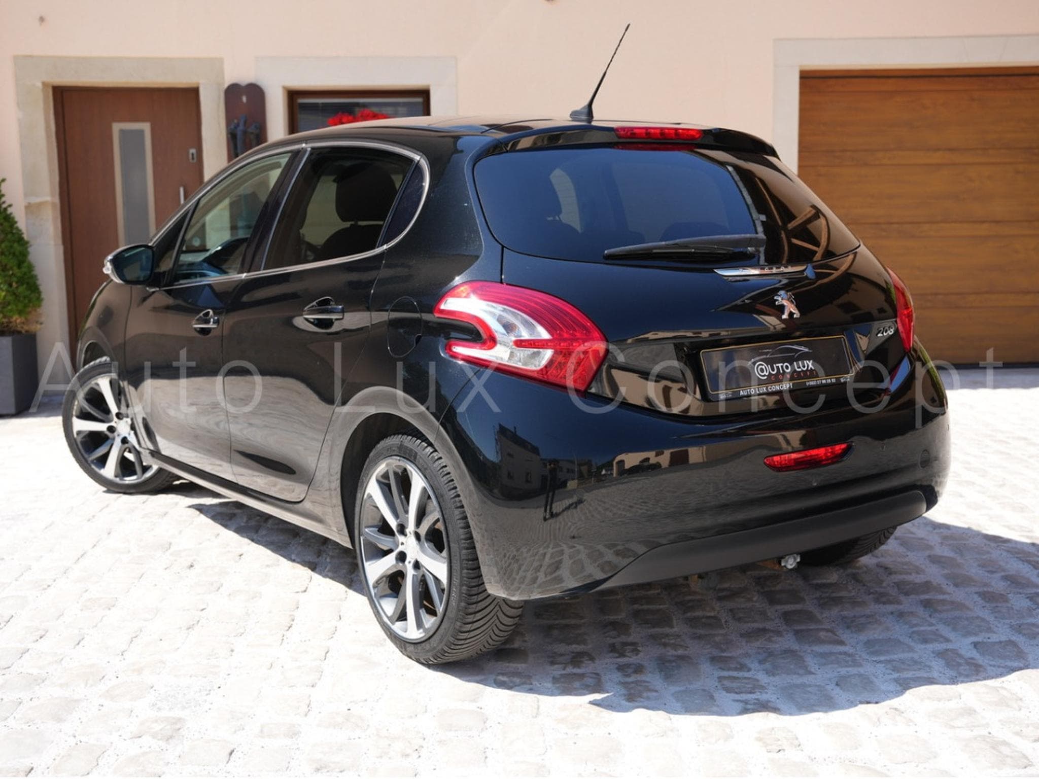 Peugeot 208 1.6 VTI 120 Féline 5 portes (2014) - Photo 4