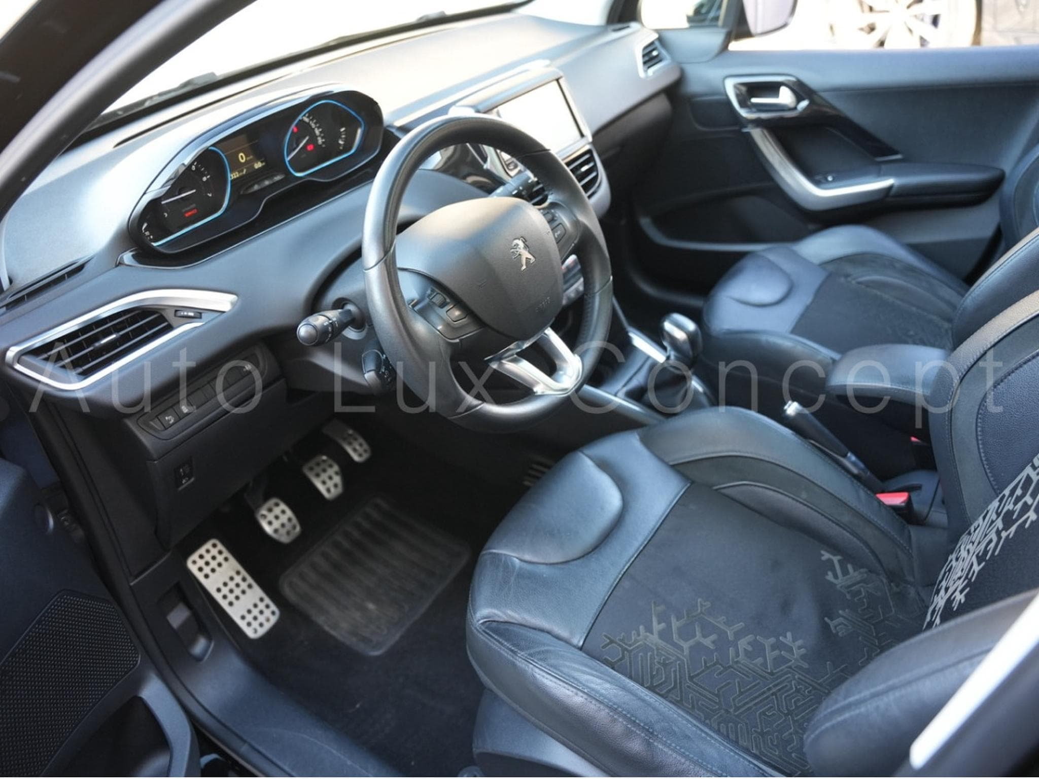 Peugeot 208 1.6 VTI 120 Féline 5 portes (2014) - Photo 5