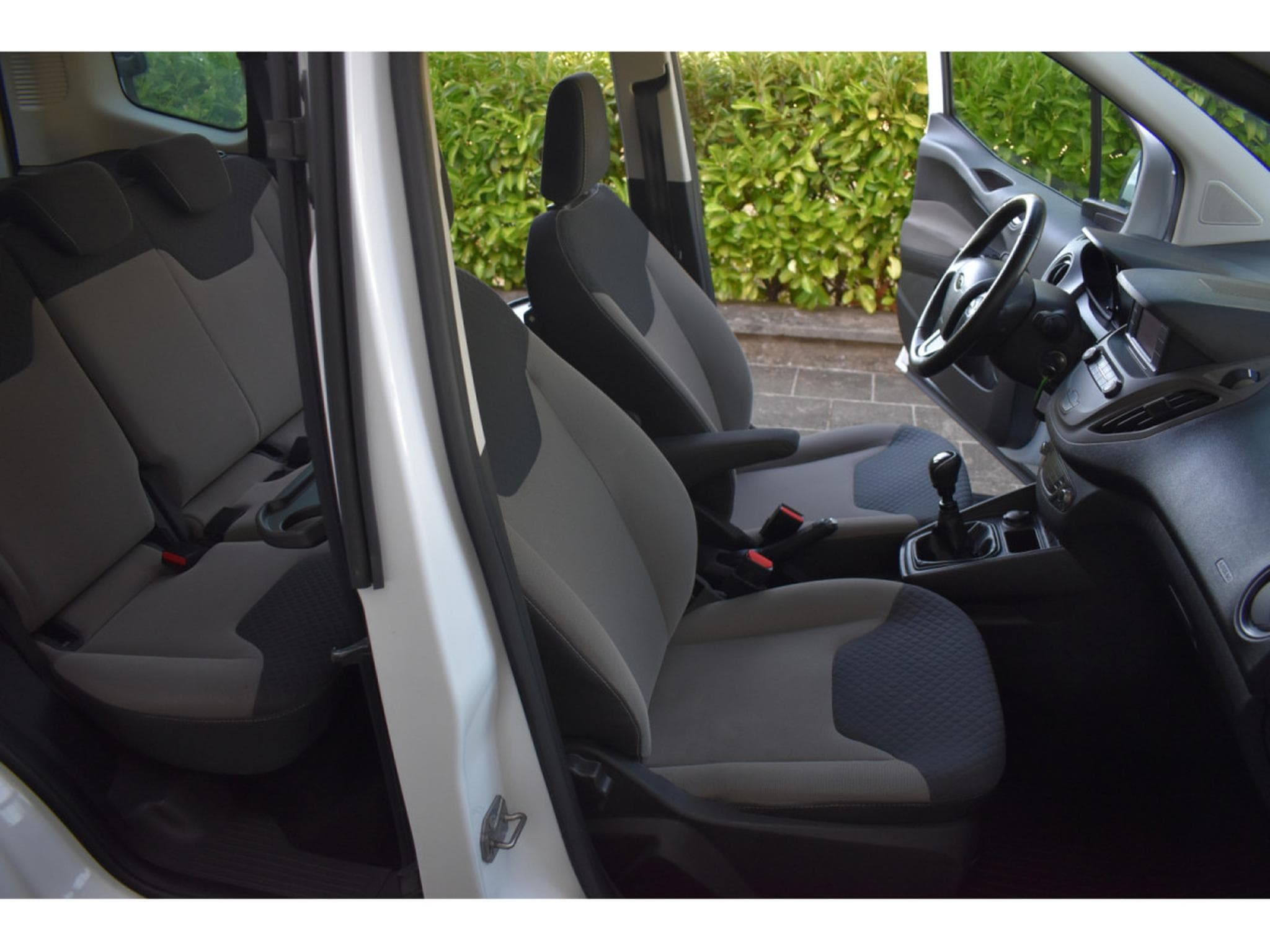 Ford Tourneo Trend 1,5 Duratorq TDCi 5 places Airco (2021) - Foto 8