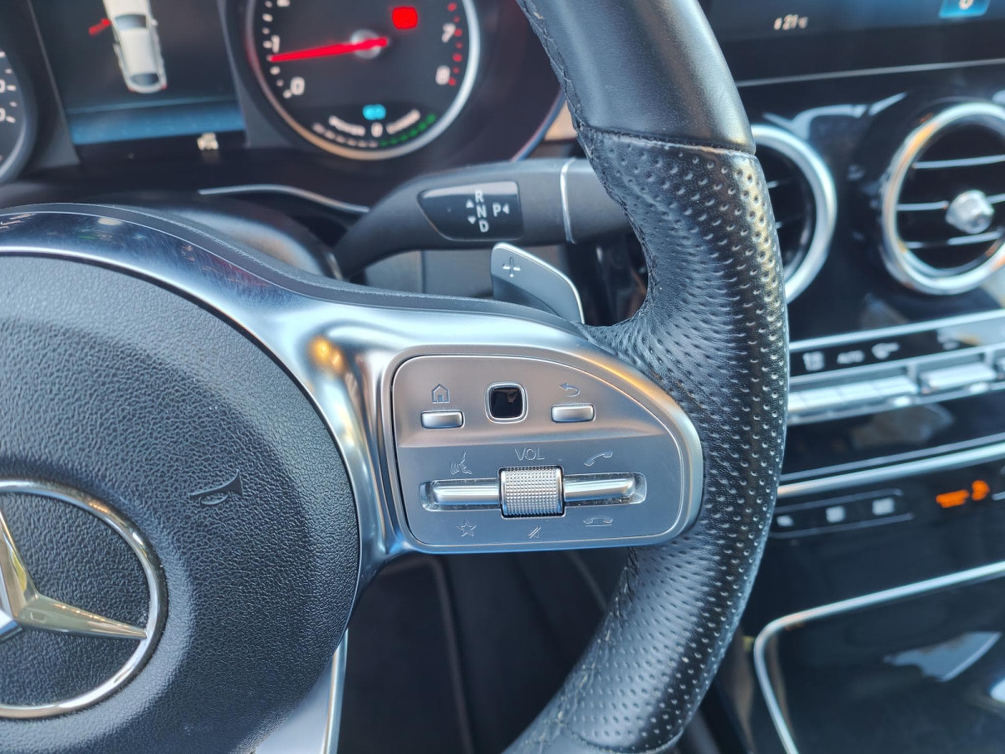 Mercedes GLC 200 4MATIC PACK AMG ECLAIRAGE AMBIANCE CARPLAY CAMERA 360 (2020) - Foto 20