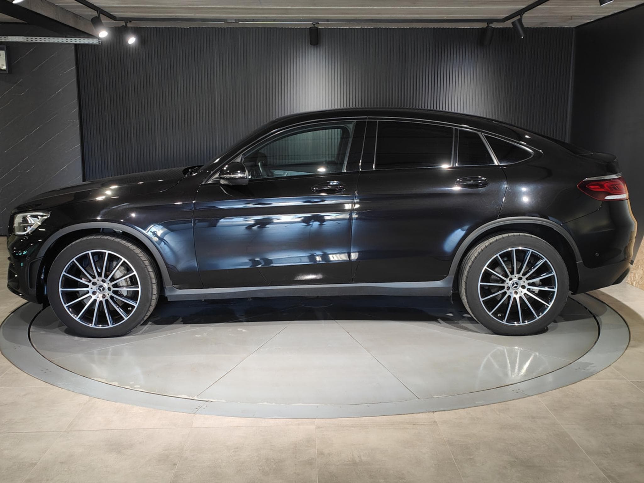 Mercedes GLC 200 4MATIC PACK AMG ECLAIRAGE AMBIANCE CARPLAY CAMERA 360 (2020) - Foto 5