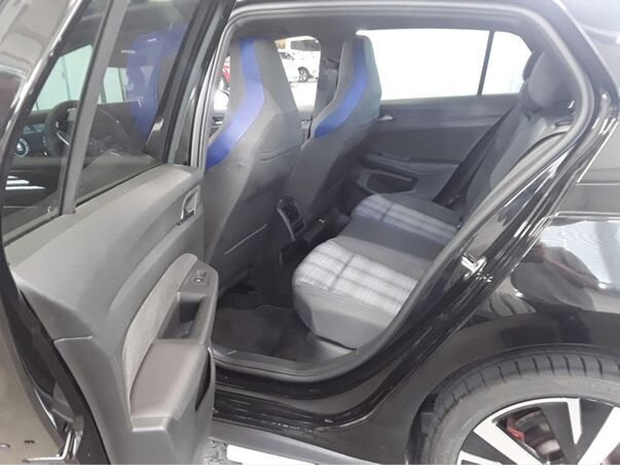 VW Golf GTE 1.4 HYBRIDE RECHARGEABLE 272 CV (2025) - Foto 7