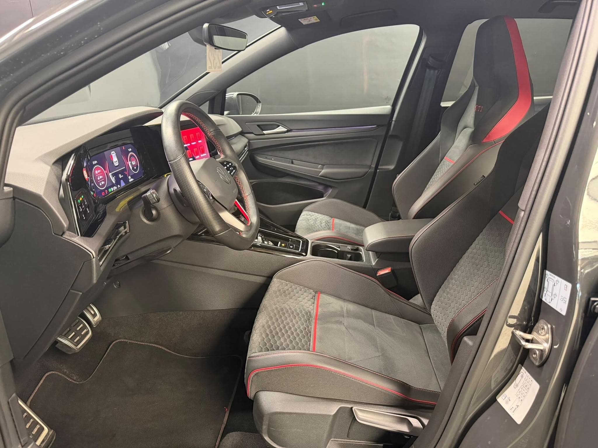 VW Golf GTI Clubsport 2.0 TSI 300cv (2024) - Foto 14