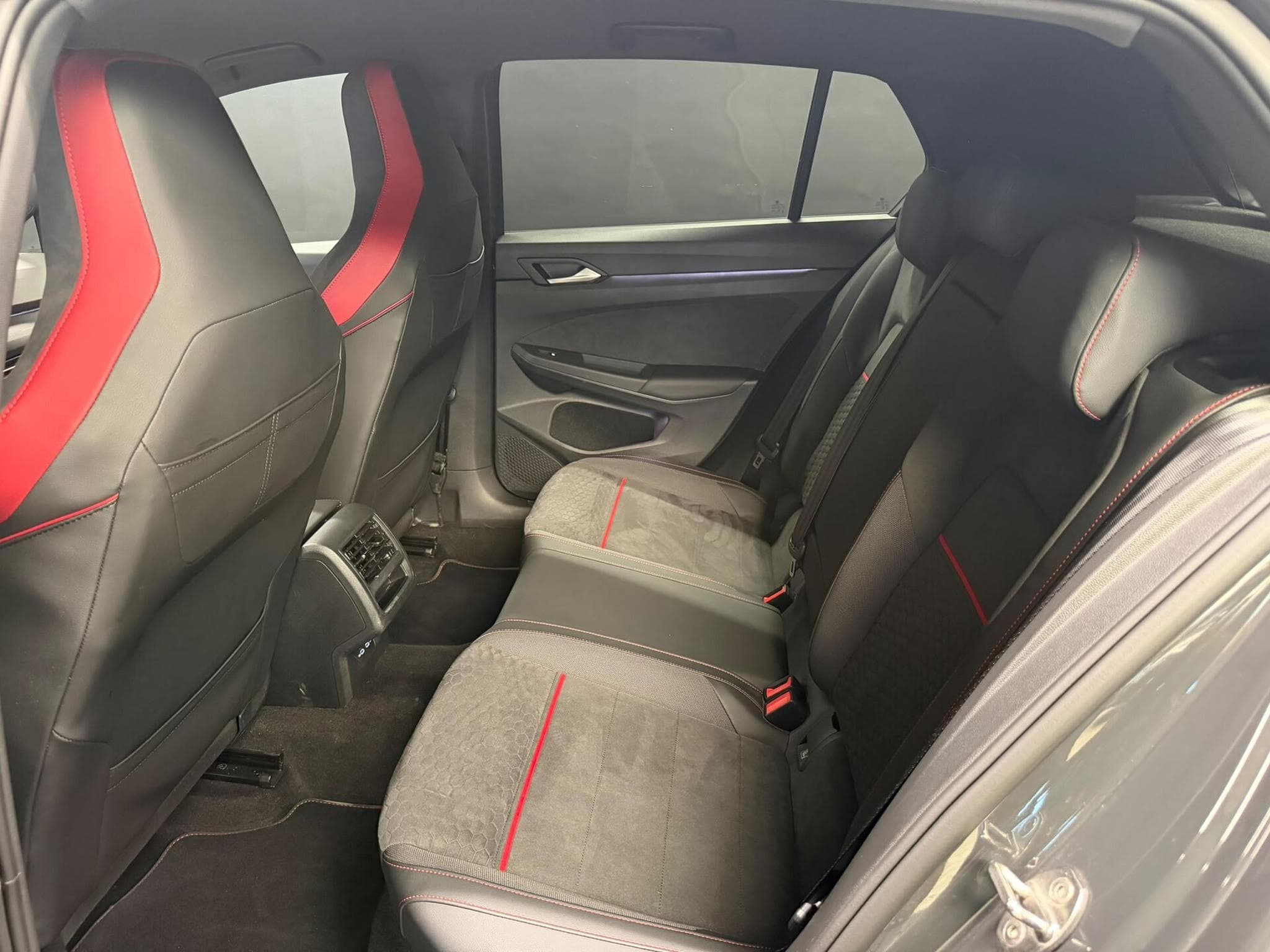 VW Golf GTI Clubsport 2.0 TSI 300cv (2024) - Foto 15
