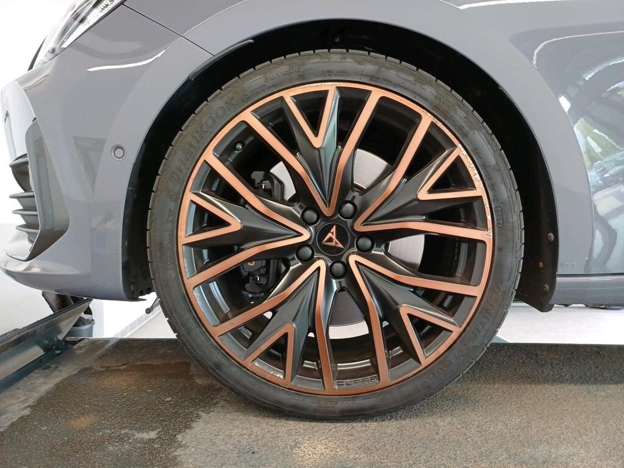 Cupra Leon VZ 2.0 TSI 301cv  CAMERA / TOIT PANORAMIQUE (2024) - Foto 6