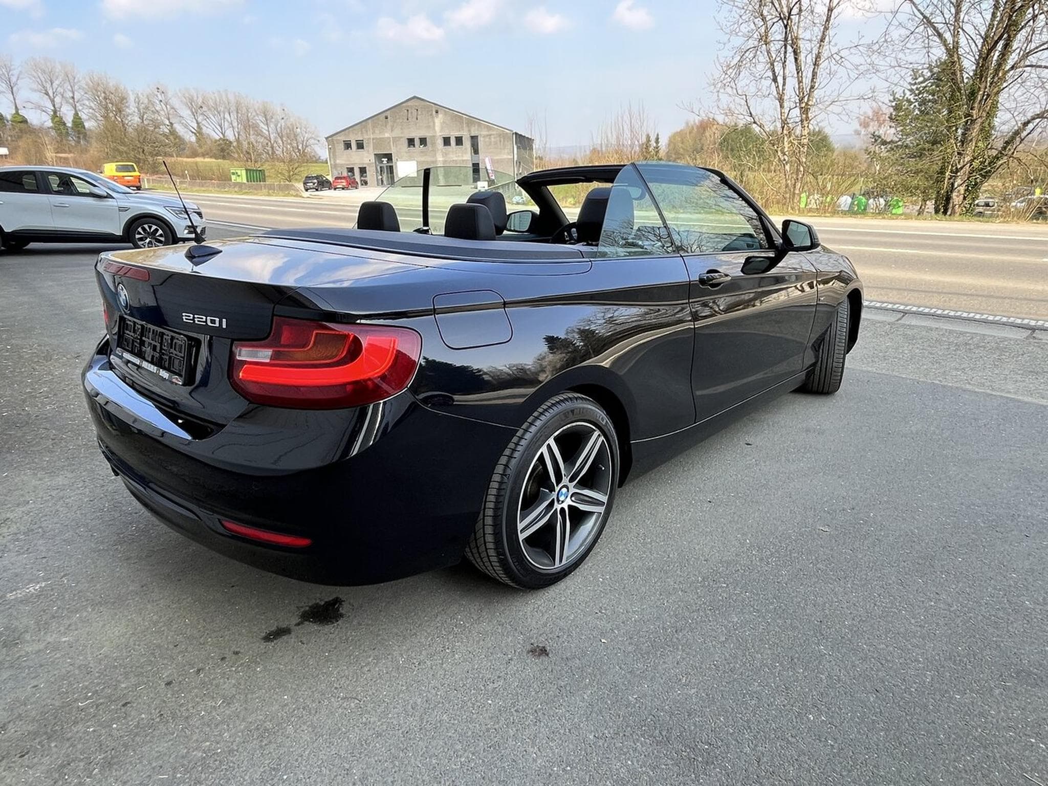 BMW 220 i Cabriolet - pack sport - full cuir chauffant - camera - Xe (2015) - Photo 10