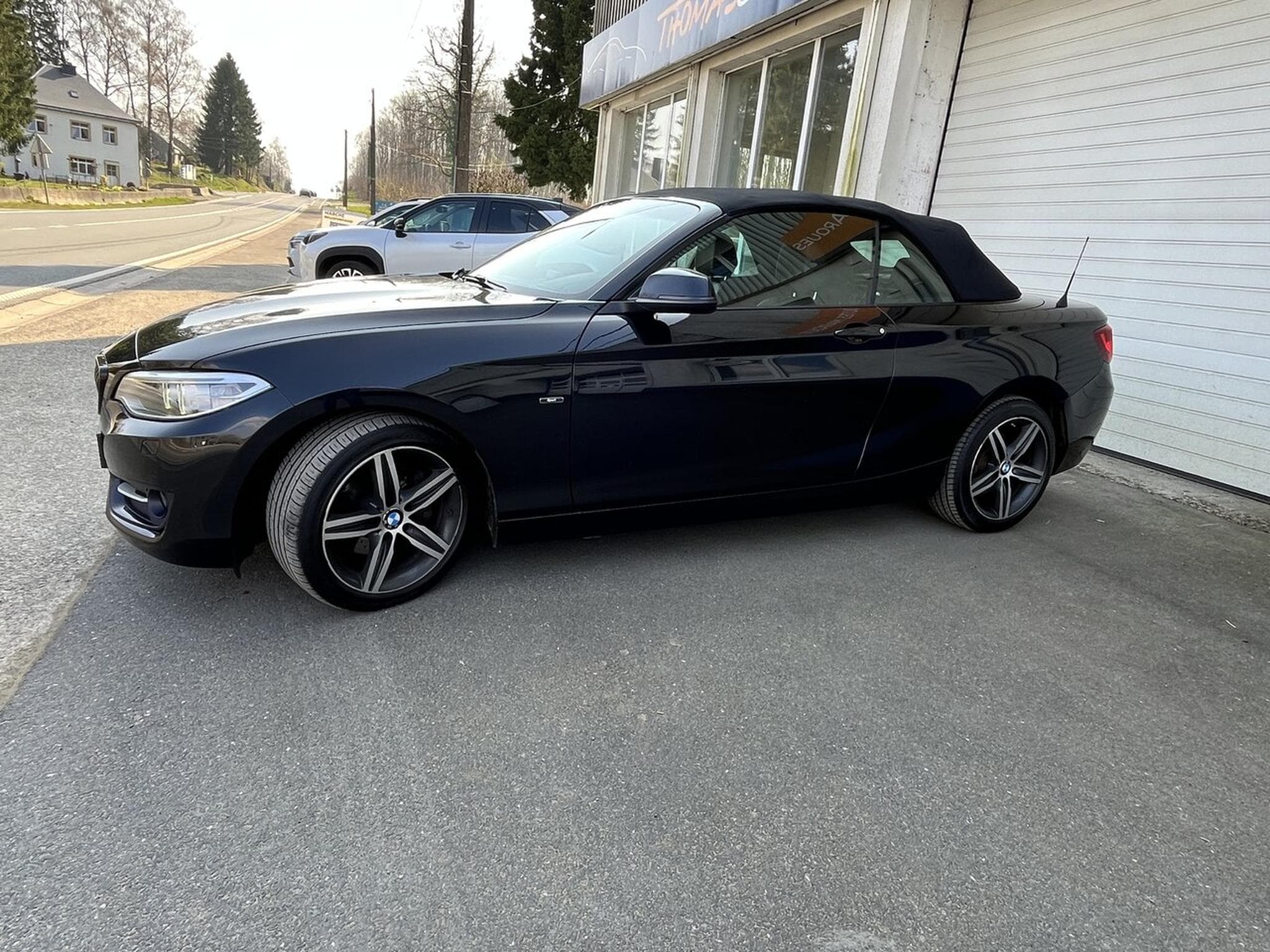 BMW 220 i Cabriolet - pack sport - full cuir chauffant - camera - Xe (2015) - Photo 2