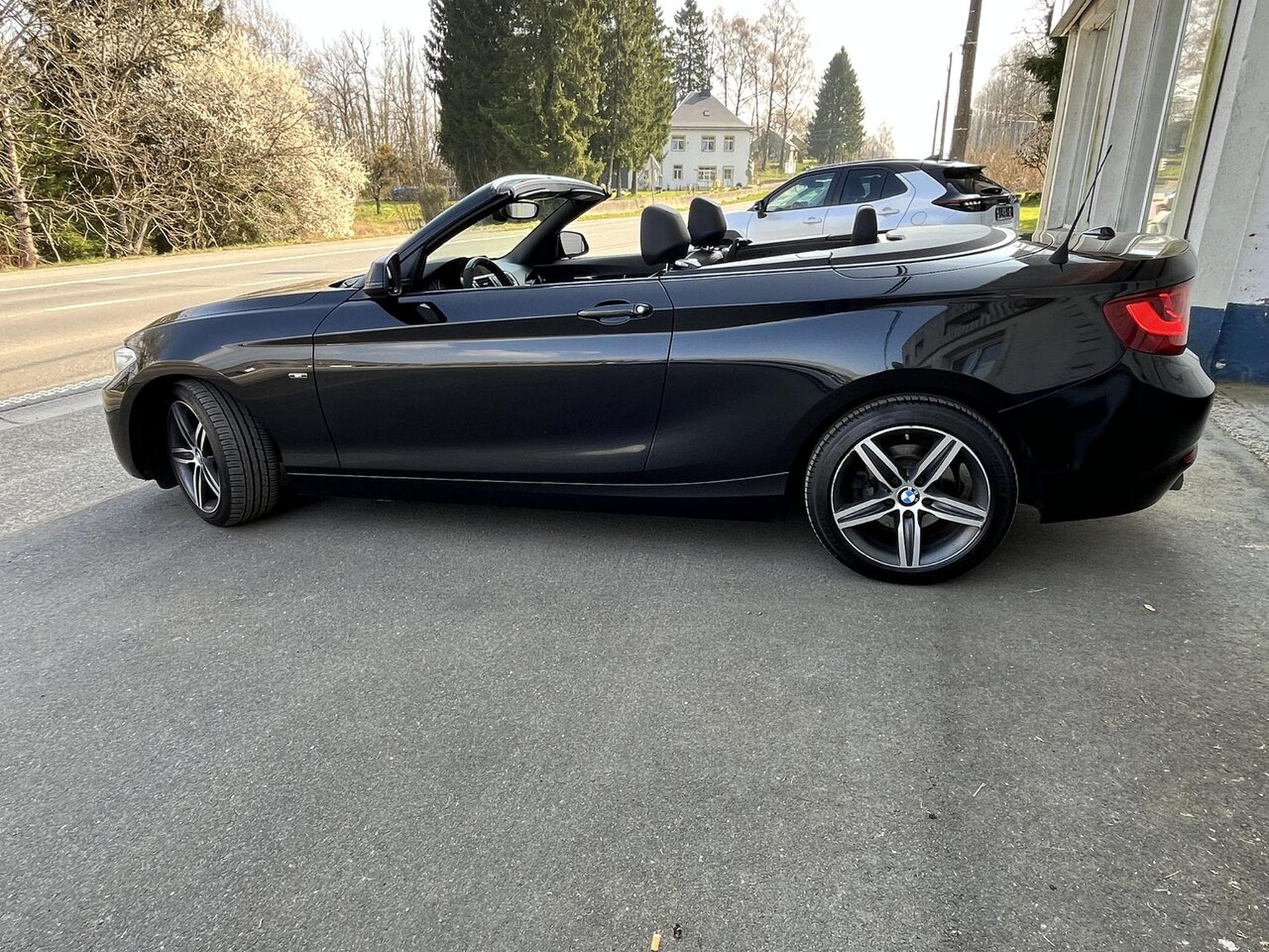 BMW 220 i Cabriolet - pack sport - full cuir chauffant - camera - Xe (2015) - Photo 5
