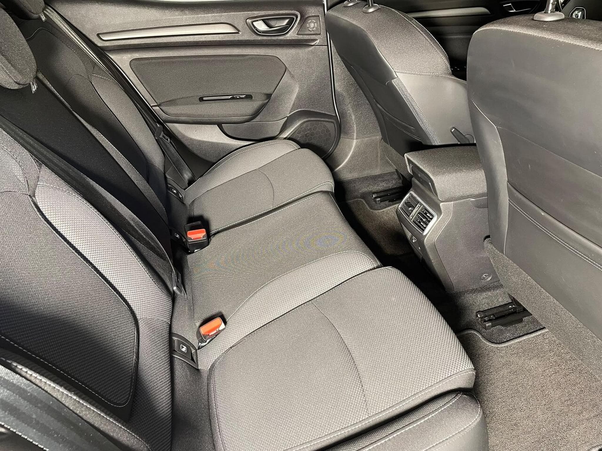 Renault Megane IV 1.3 TCE 140 INTENS CARPLAY (2022) - Photo 11