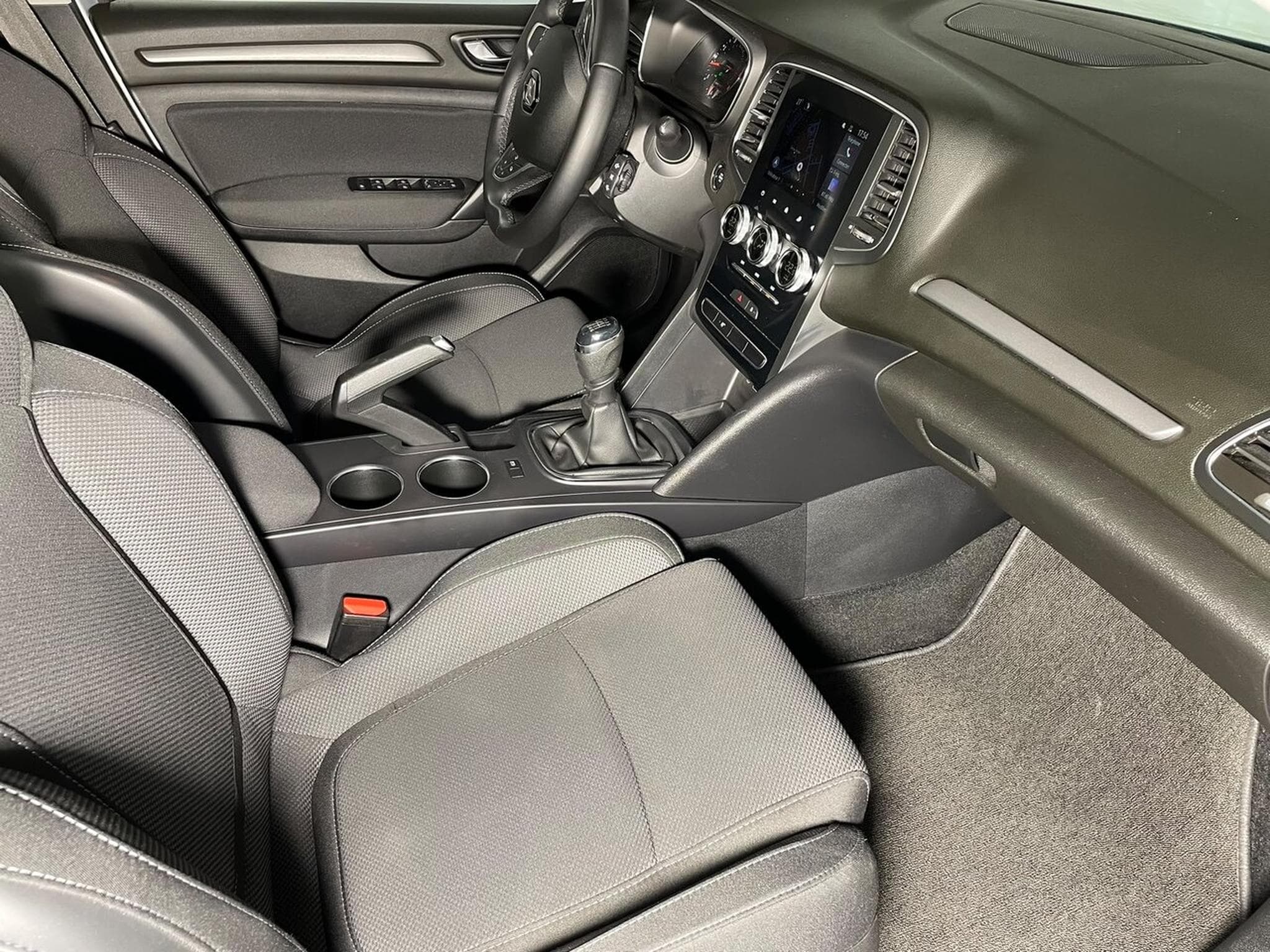 Renault Megane IV 1.3 TCE 140 INTENS CARPLAY (2022) - Photo 9