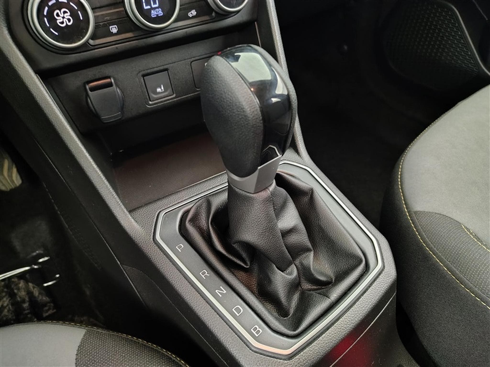Dacia Jogger Hybrid 1.6 Extreme 7PL / NAVI / CARPLAY / CAMERA (2025) - Photo 12