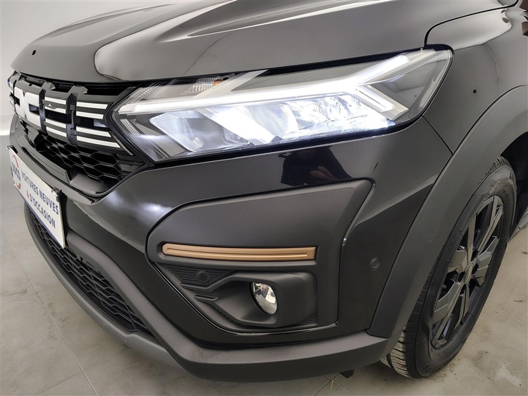 Dacia Jogger Hybrid 1.6 Extreme 7PL / NAVI / CARPLAY / CAMERA (2025) - Photo 15