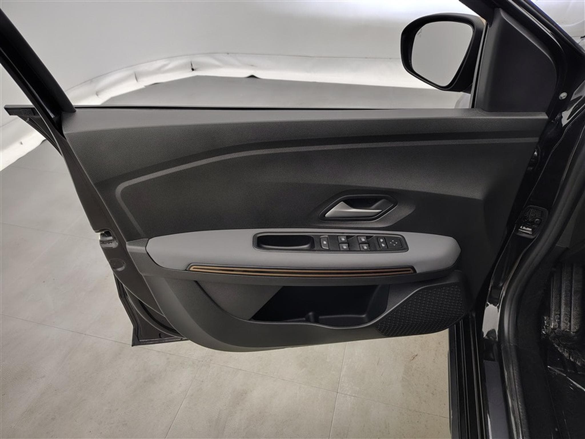 Dacia Jogger Hybrid 1.6 Extreme 7PL / NAVI / CARPLAY / CAMERA (2025) - Photo 17