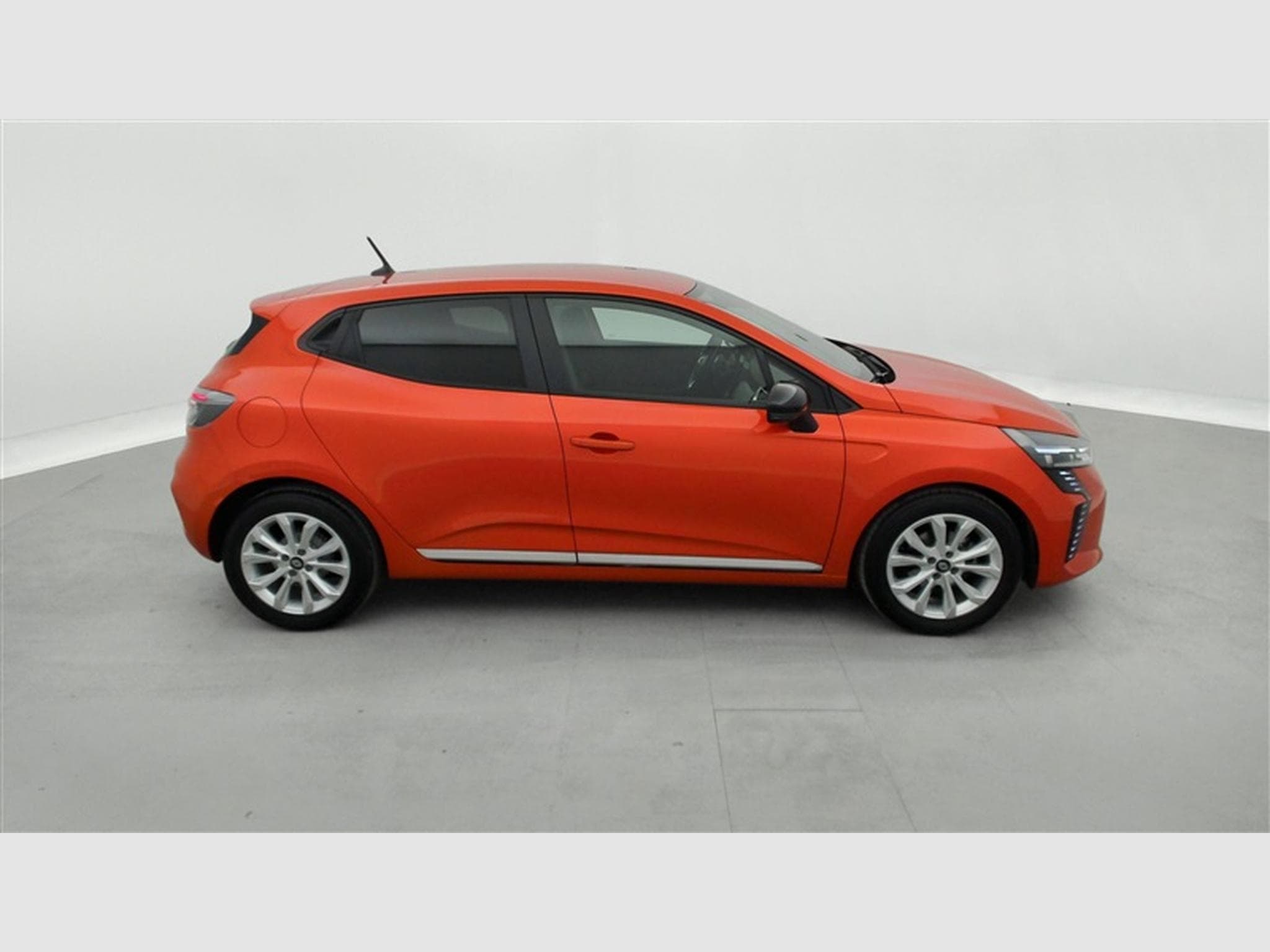 Renault Clio 1.0 TCe Evolution (2024) - Photo 24