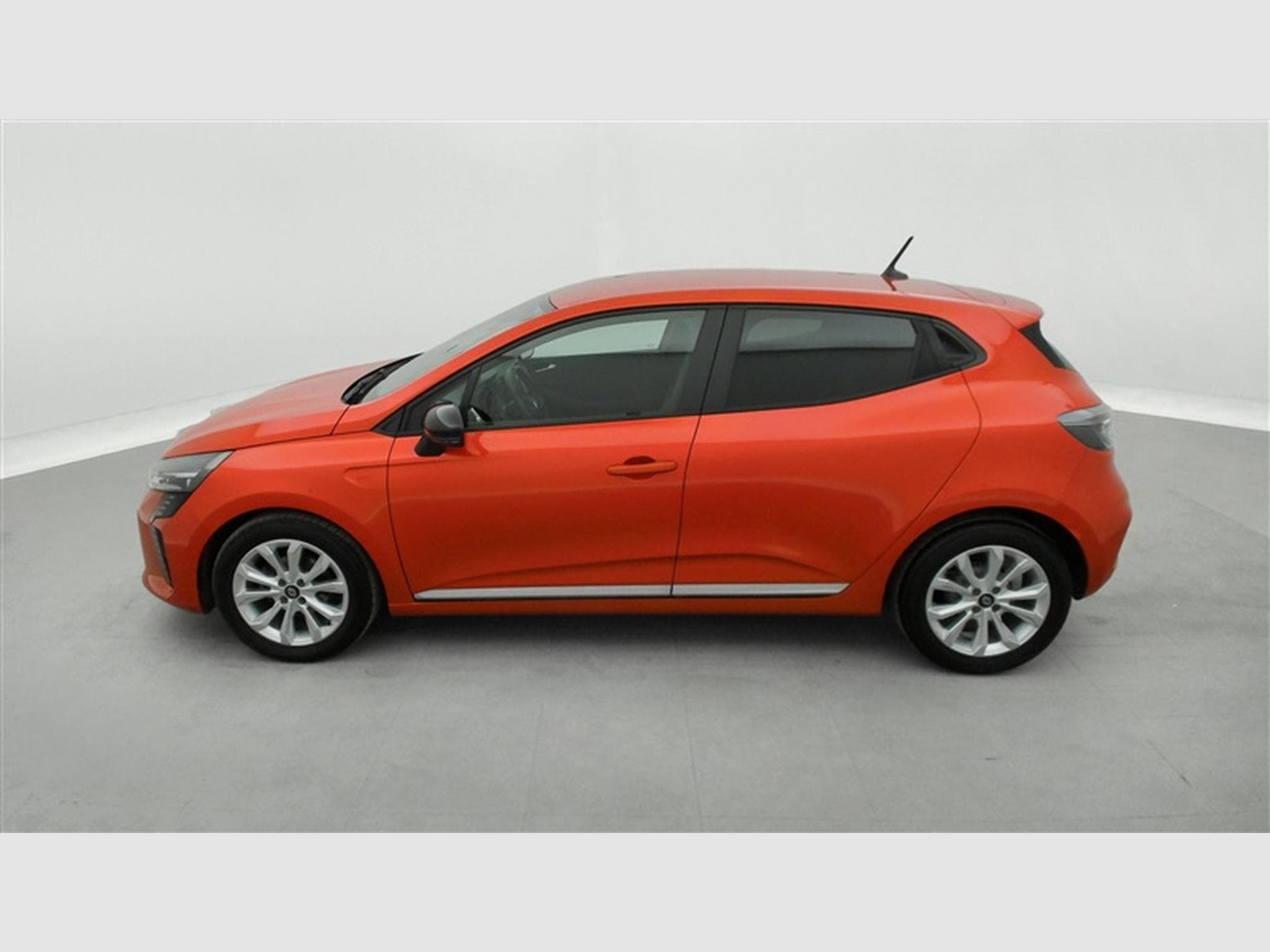 Renault Clio 1.0 TCe Evolution (2024) - Photo 3