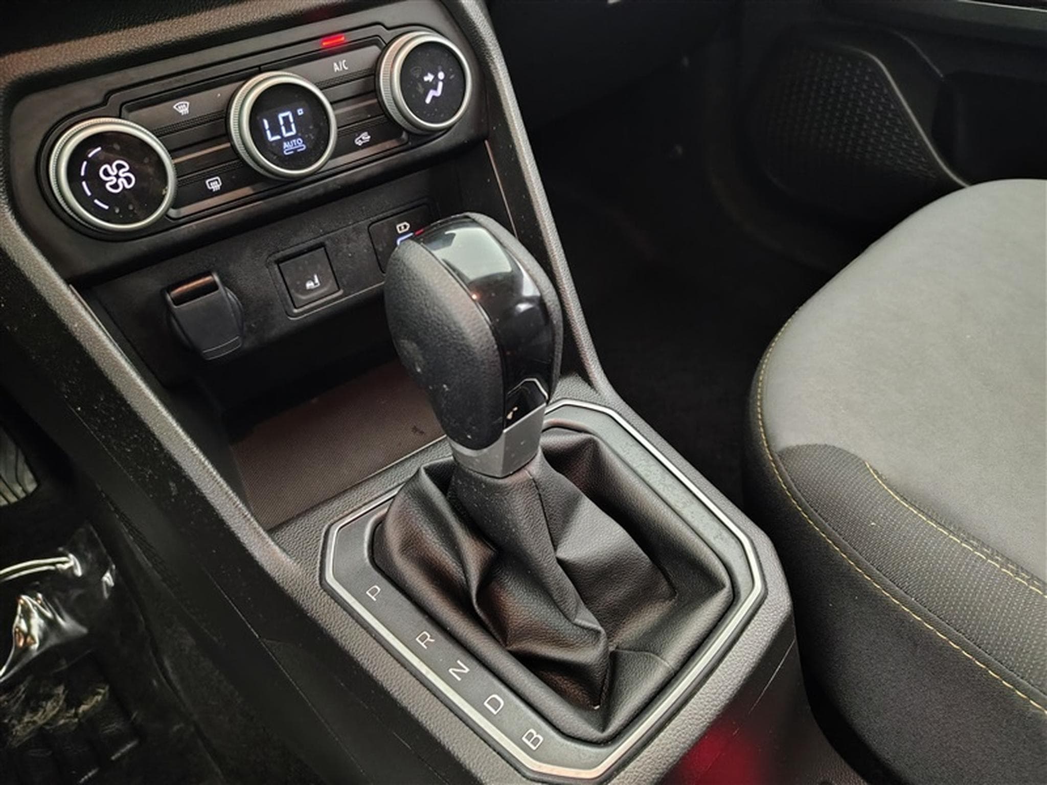 Dacia Jogger Hybrid 1.6 Extreme 7PL / NAVI / CARPLAY / CAMERA (2025) - Photo 12