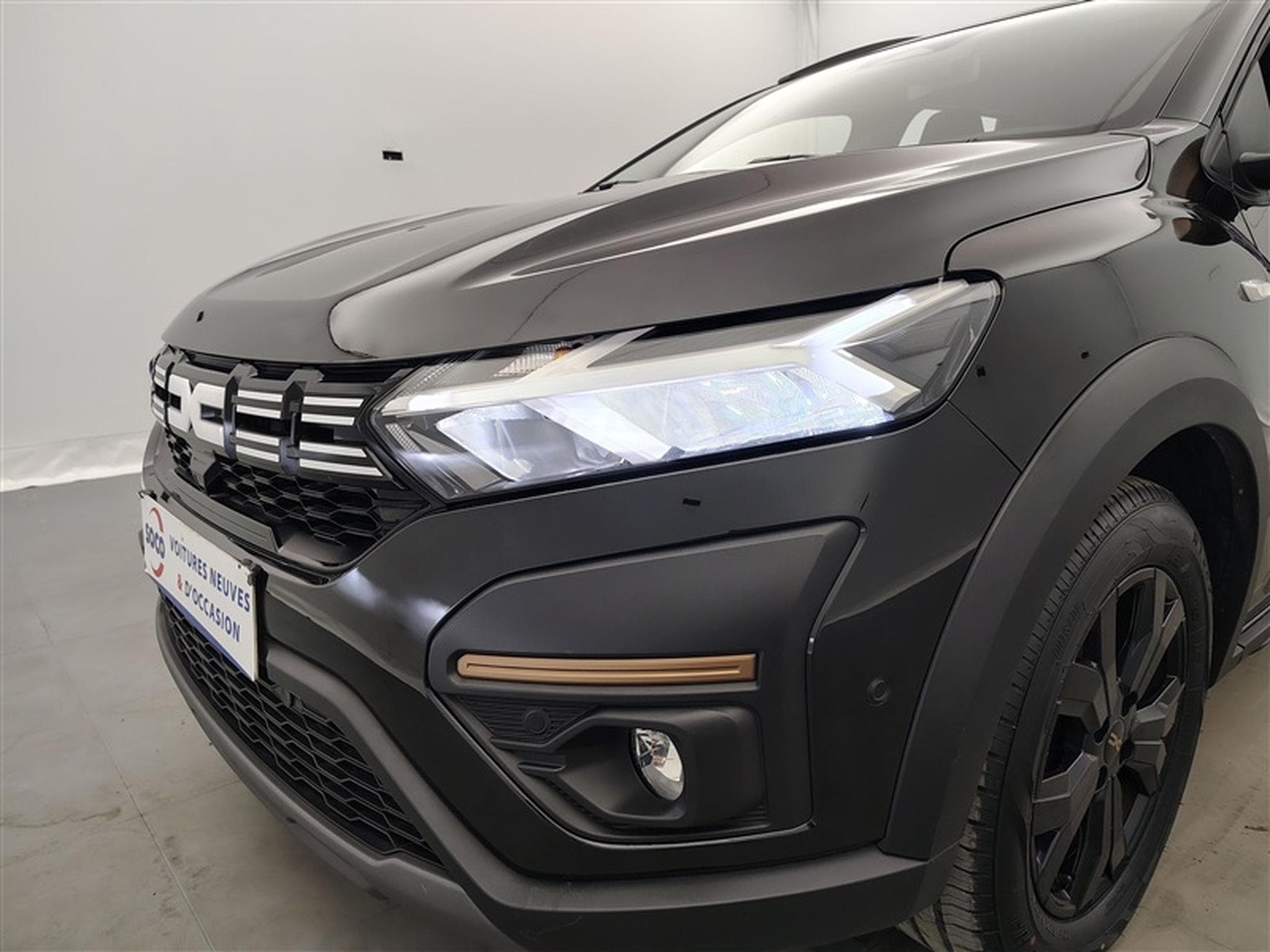 Dacia Jogger Hybrid 1.6 Extreme 7PL / NAVI / CARPLAY / CAMERA (2025) - Photo 15