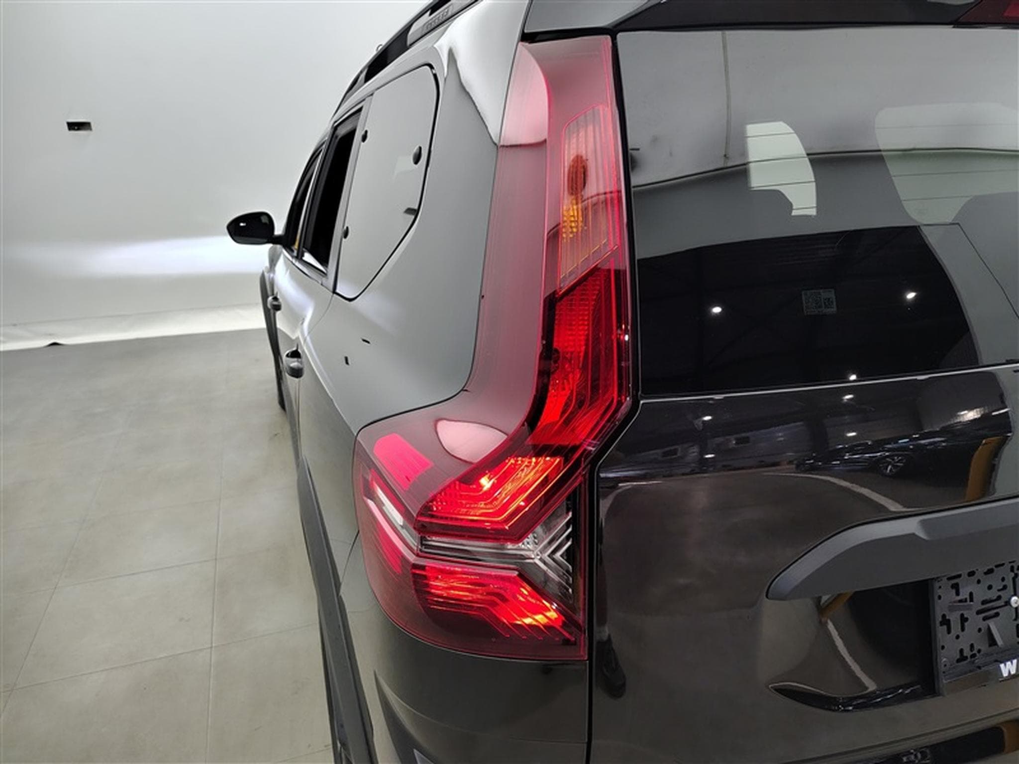 Dacia Jogger Hybrid 1.6 Extreme 7PL / NAVI / CARPLAY / CAMERA (2025) - Photo 16