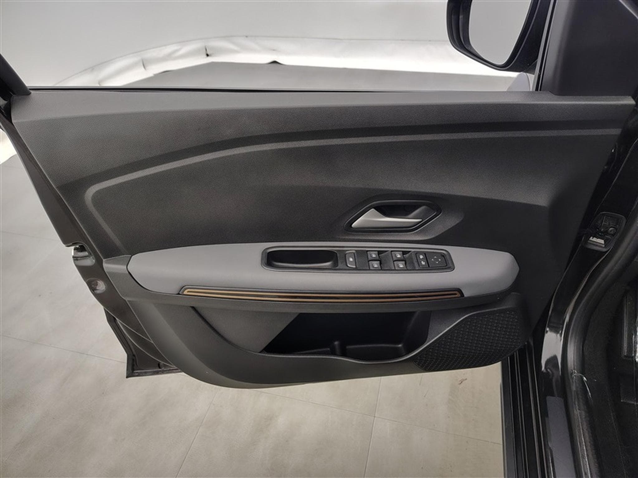 Dacia Jogger Hybrid 1.6 Extreme 7PL / NAVI / CARPLAY / CAMERA (2025) - Photo 17