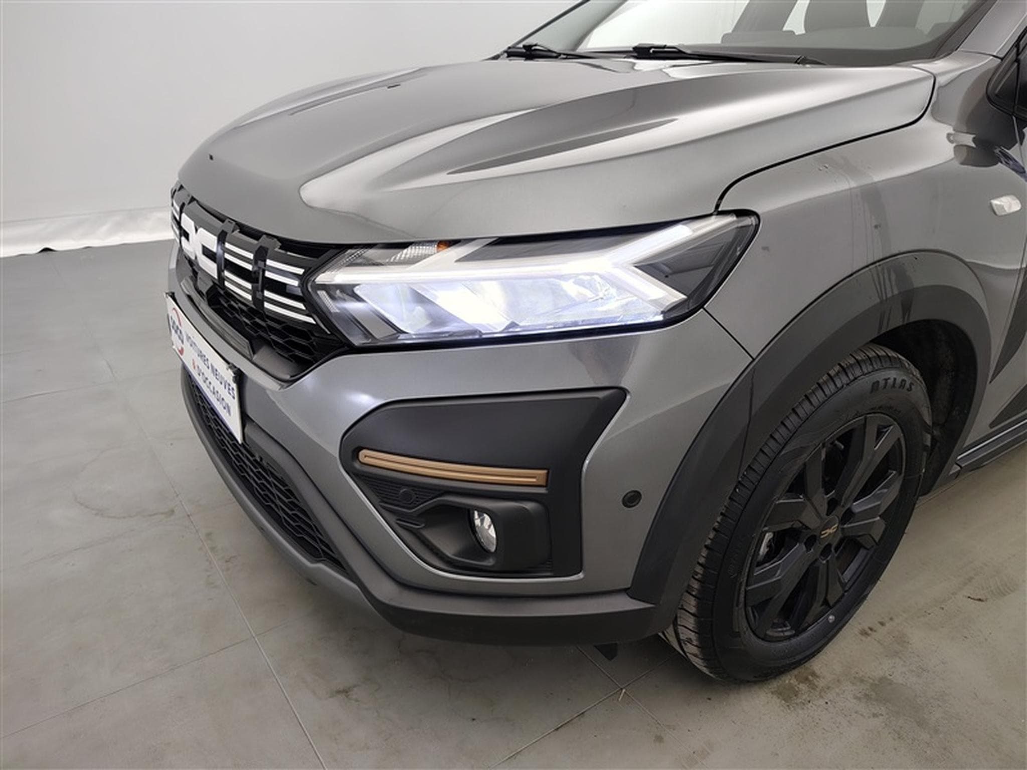 Dacia Jogger Hybrid 1.6 Extreme 7PL / NAVI / CARPLAY / CAMERA (2025) - Photo 15