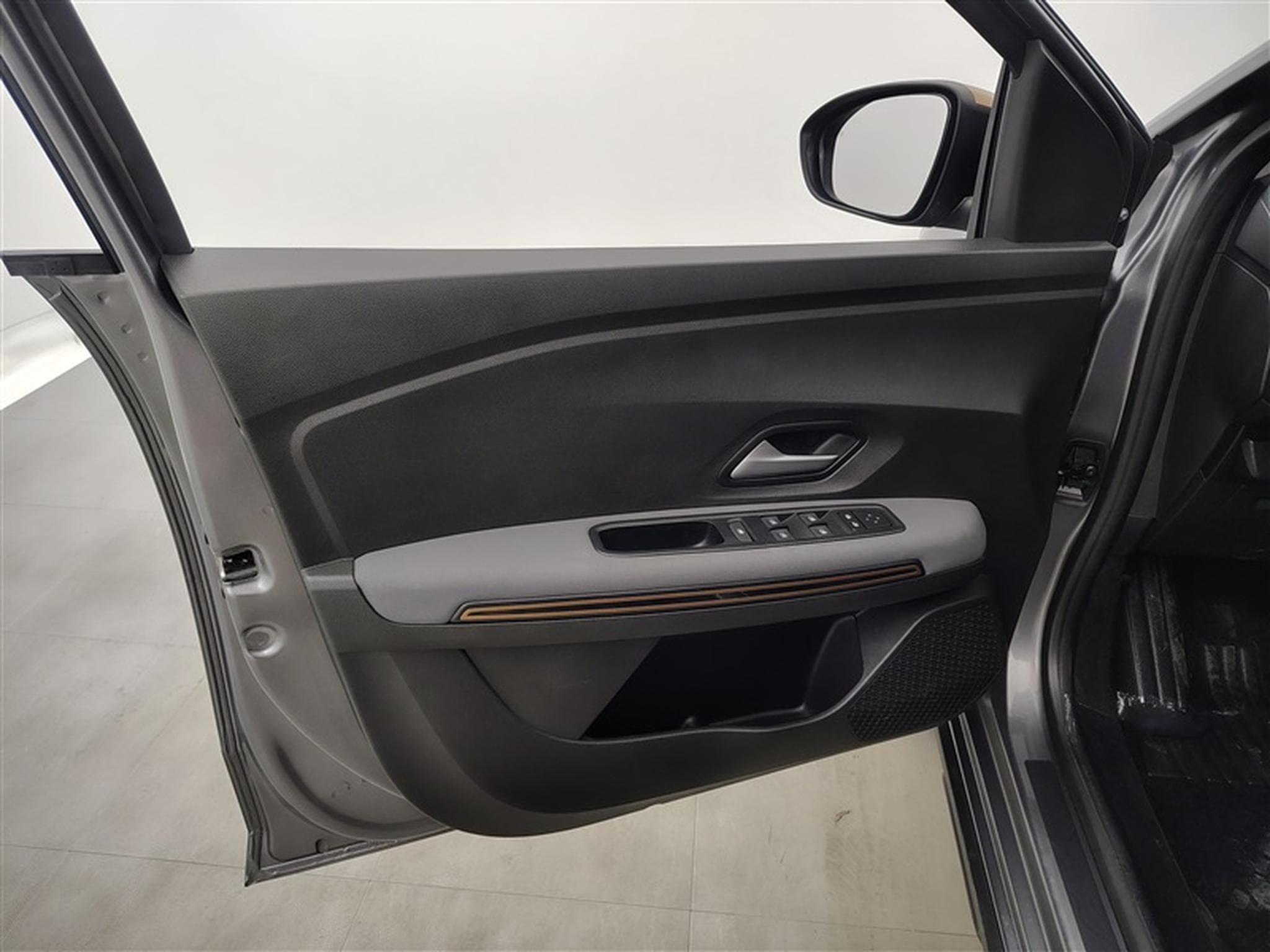 Dacia Jogger Hybrid 1.6 Extreme 7PL / NAVI / CARPLAY / CAMERA (2025) - Photo 16