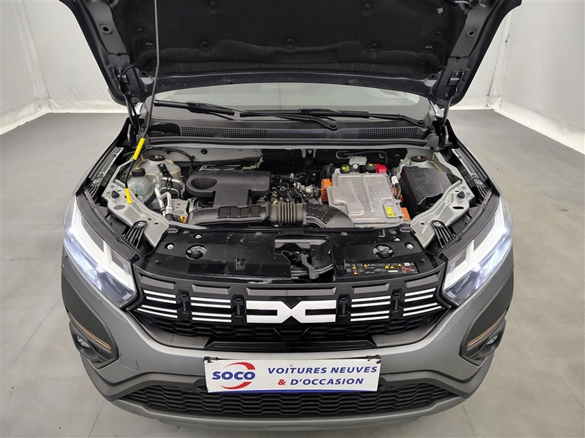 Dacia Jogger Hybrid 1.6 Extreme 7PL / NAVI / CARPLAY / CAMERA (2025) - Photo 19