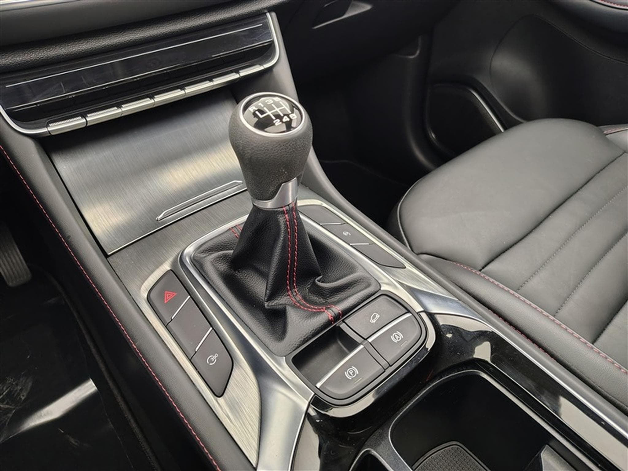 MG HS 1.5 T-GDi 160cv Luxury NAVI / FULL LED / CUIR / TOIT PANO (2024) - Photo 12