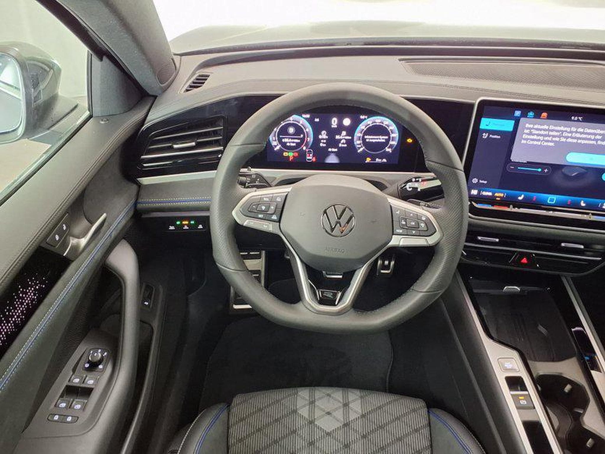 VW Passat Variant R-Line 2.0 TSI 7-Gang-DSG 4MOTION (2025) - Photo 12