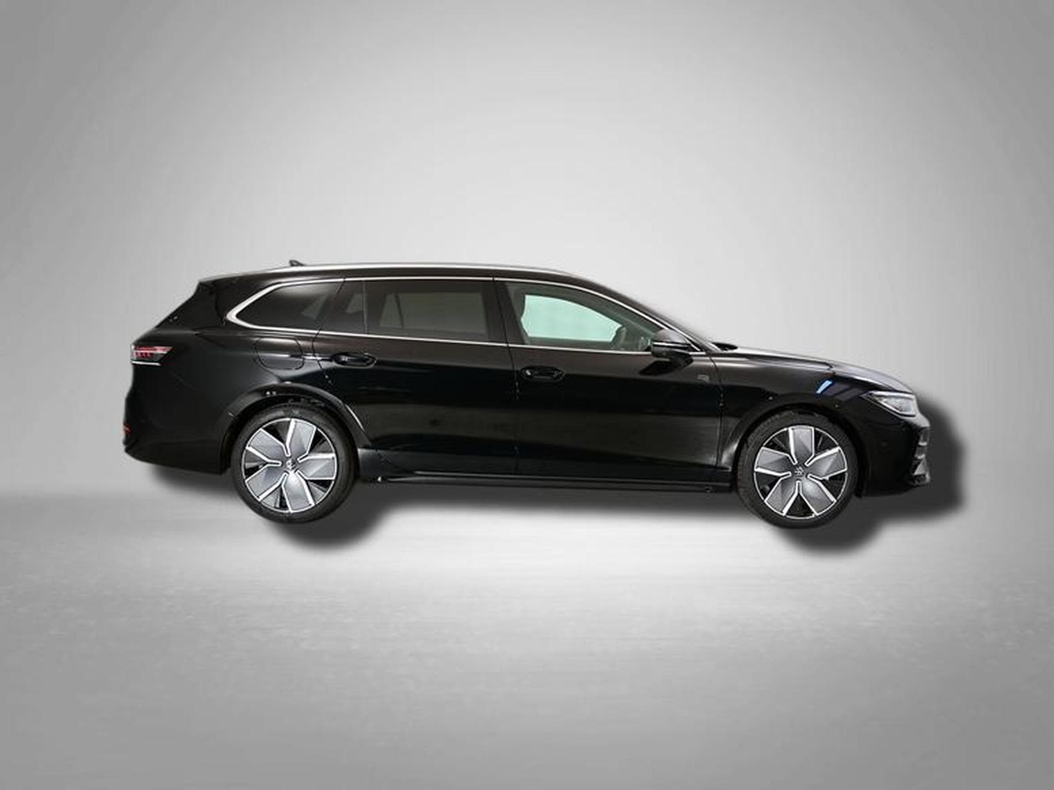 VW Passat Variant R-Line 2.0 TSI 7-Gang-DSG 4MOTION (2026) - Photo 6