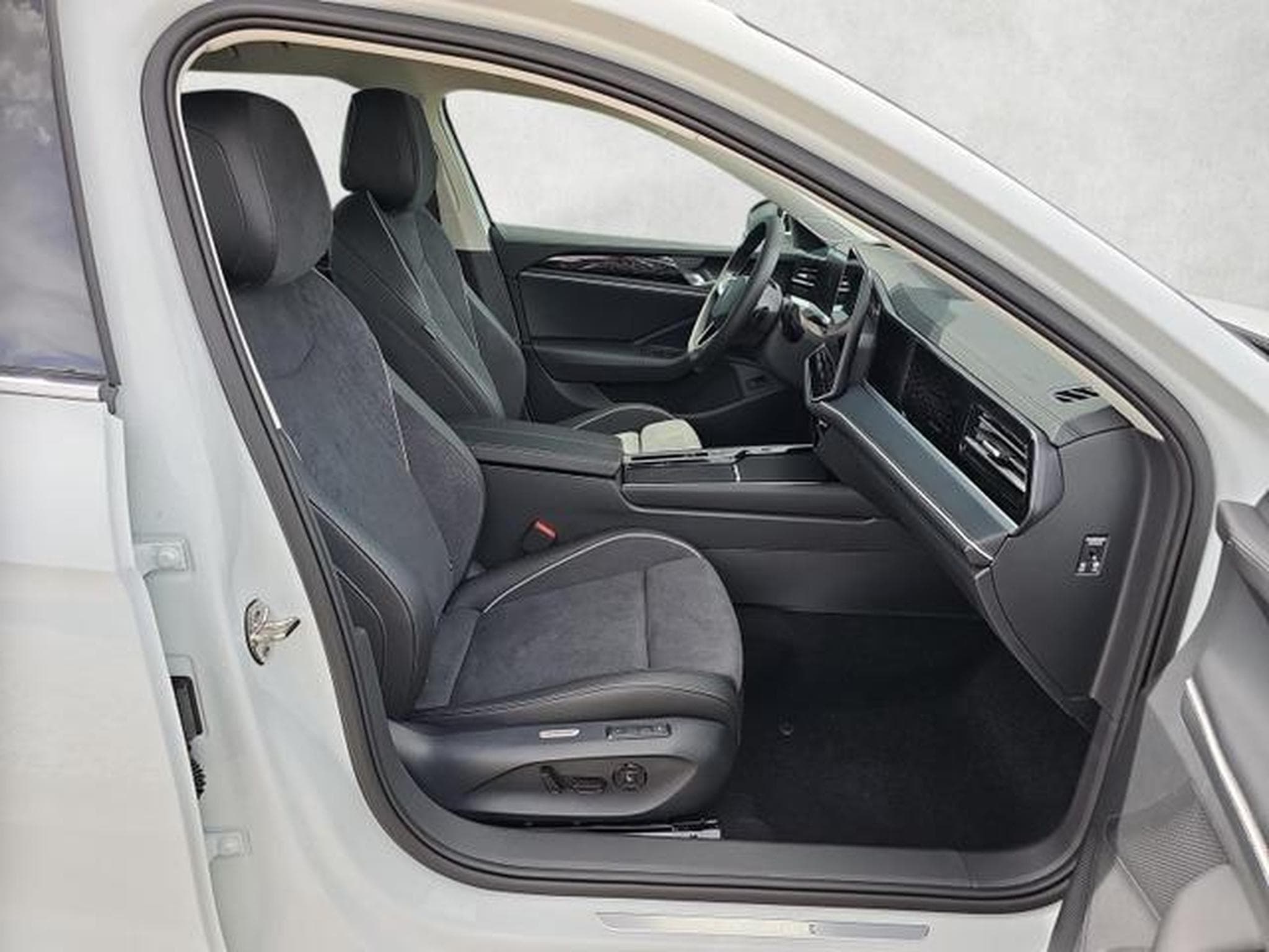 VW Passat Variant 2.0 TDI 110 kW Elegance (2026) - Foto 10