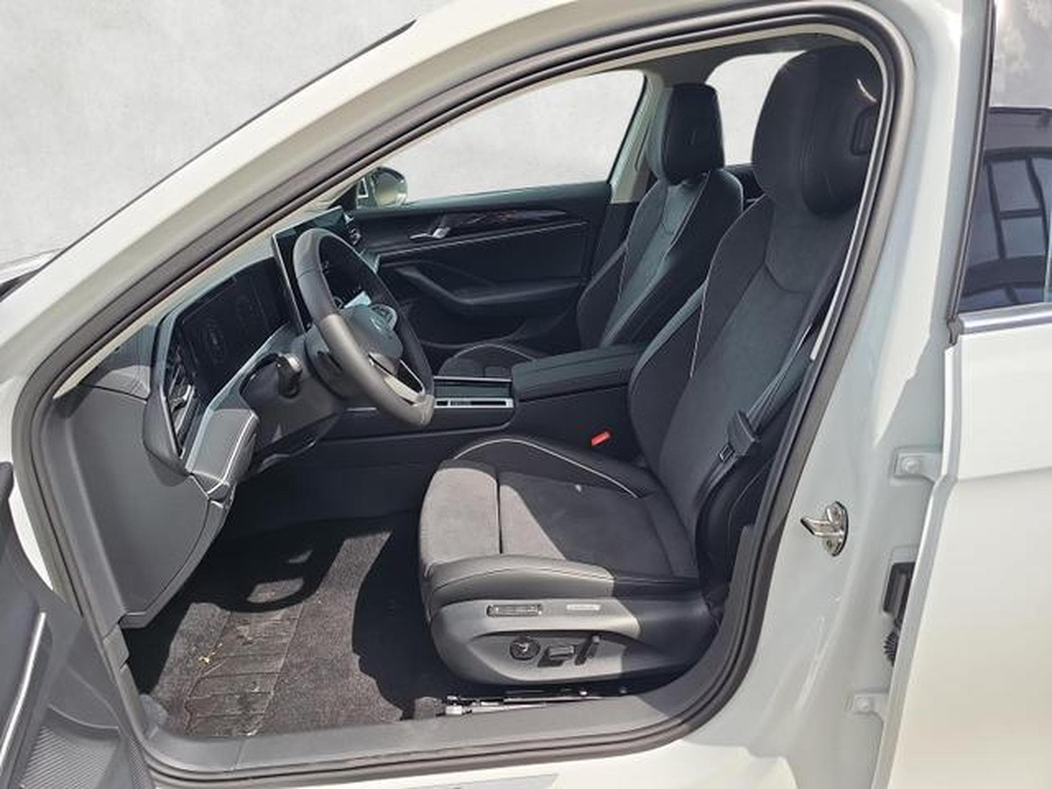 VW Passat Variant 2.0 TDI 110 kW Elegance (2026) - Foto 9
