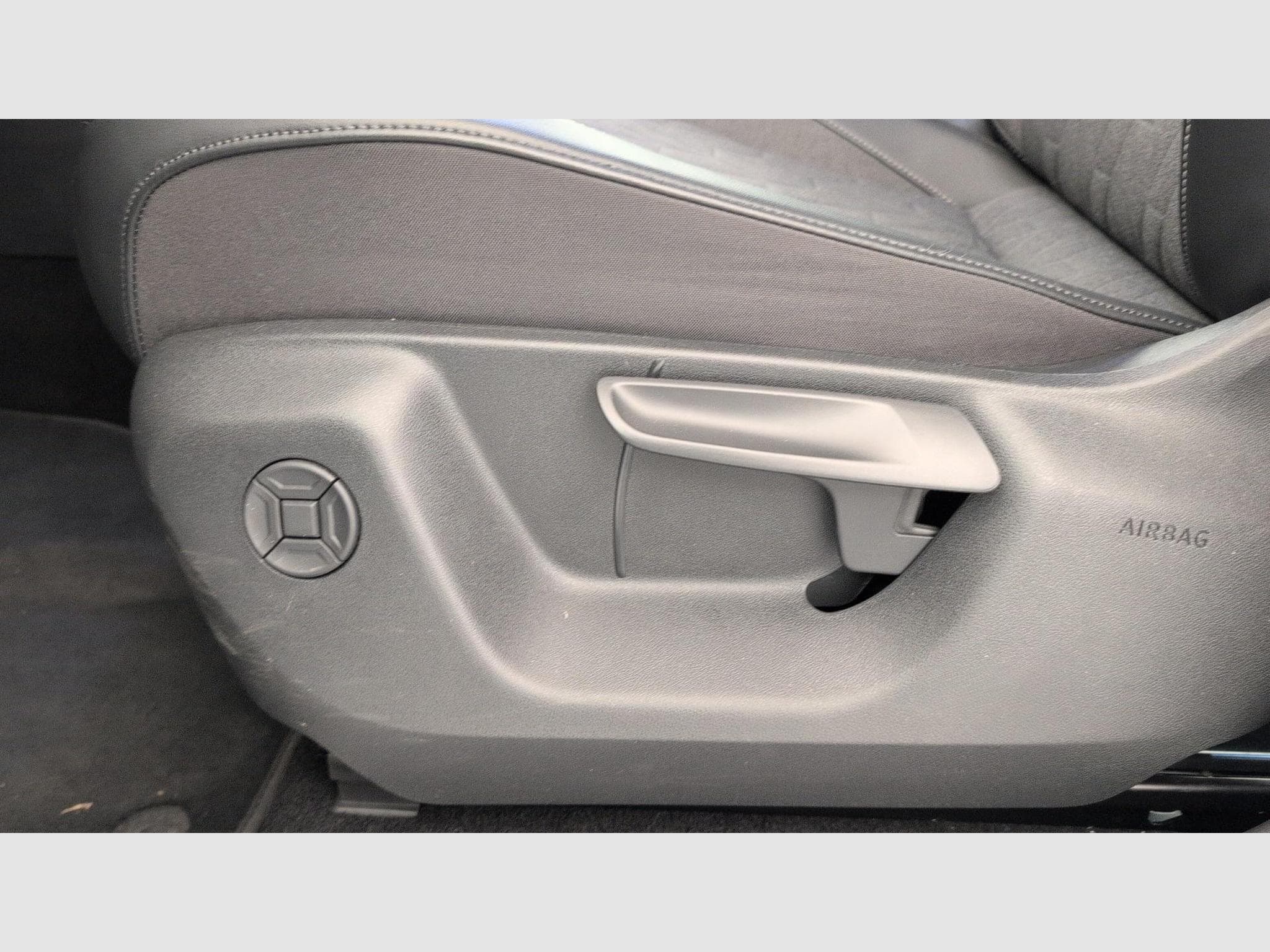 VW Tayron Life Plus 7pl (2025) - Photo 21
