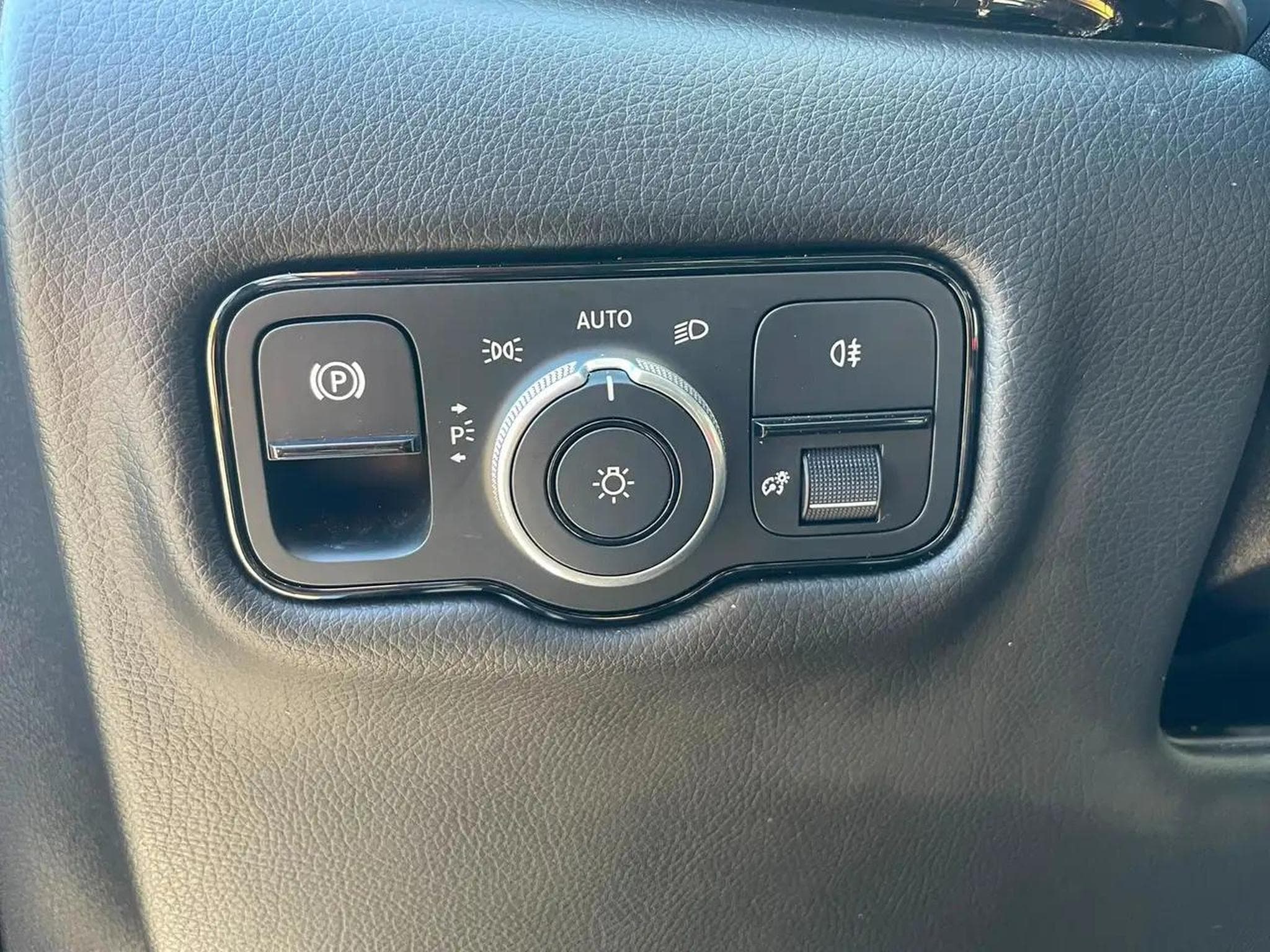 Mercedes 250 (2025) - Foto 10