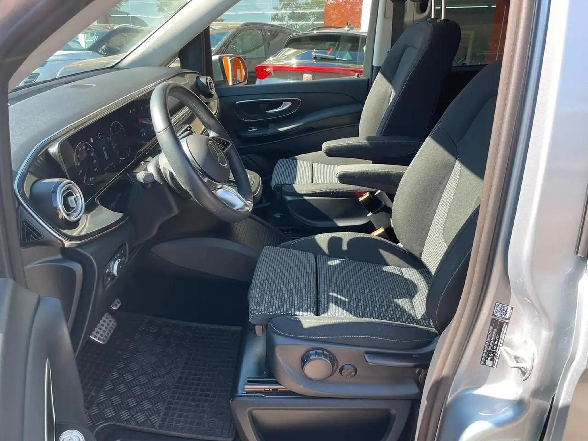 Mercedes 250 (2025) - Foto 12