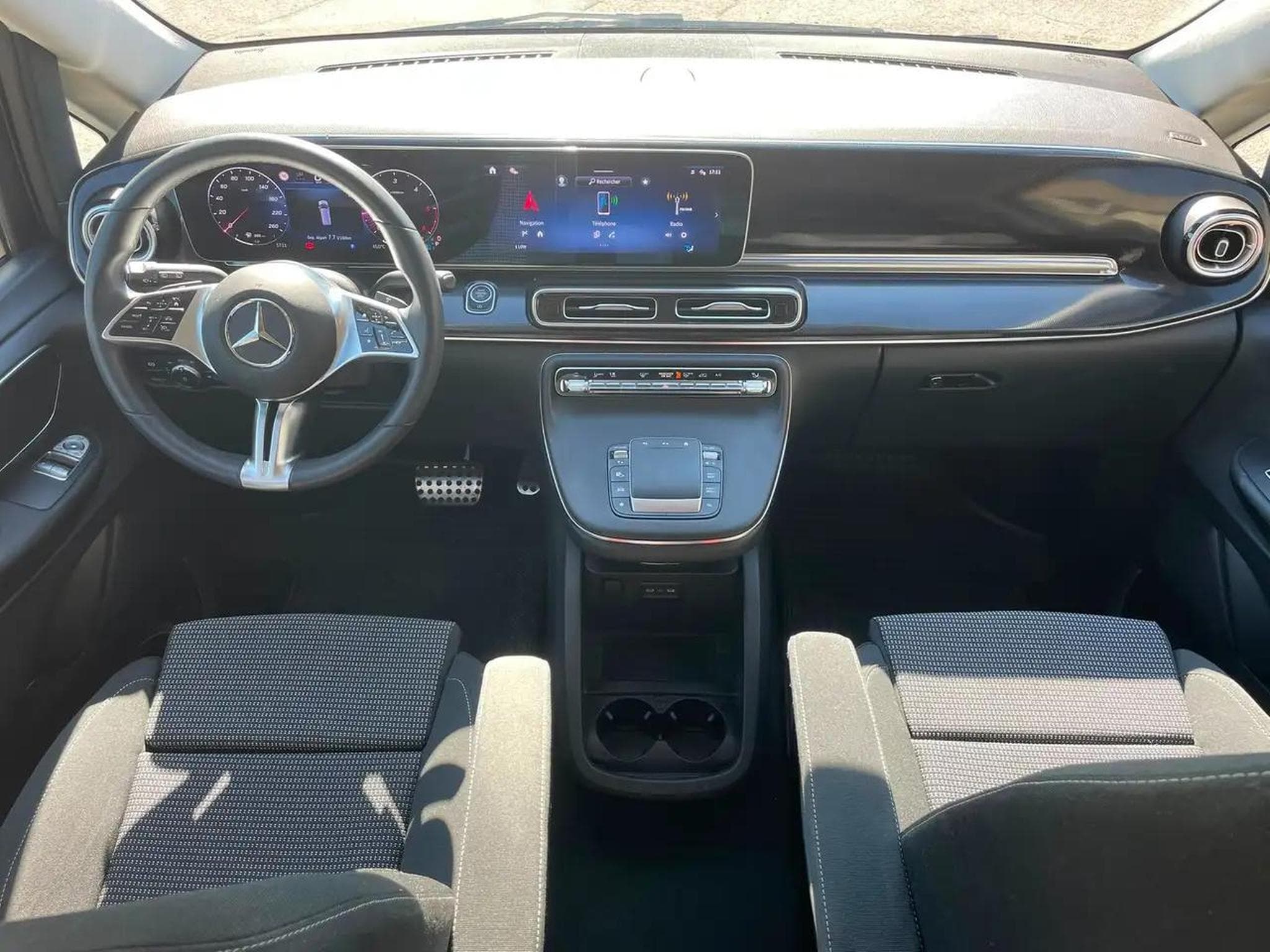 Mercedes 250 (2025) - Foto 13