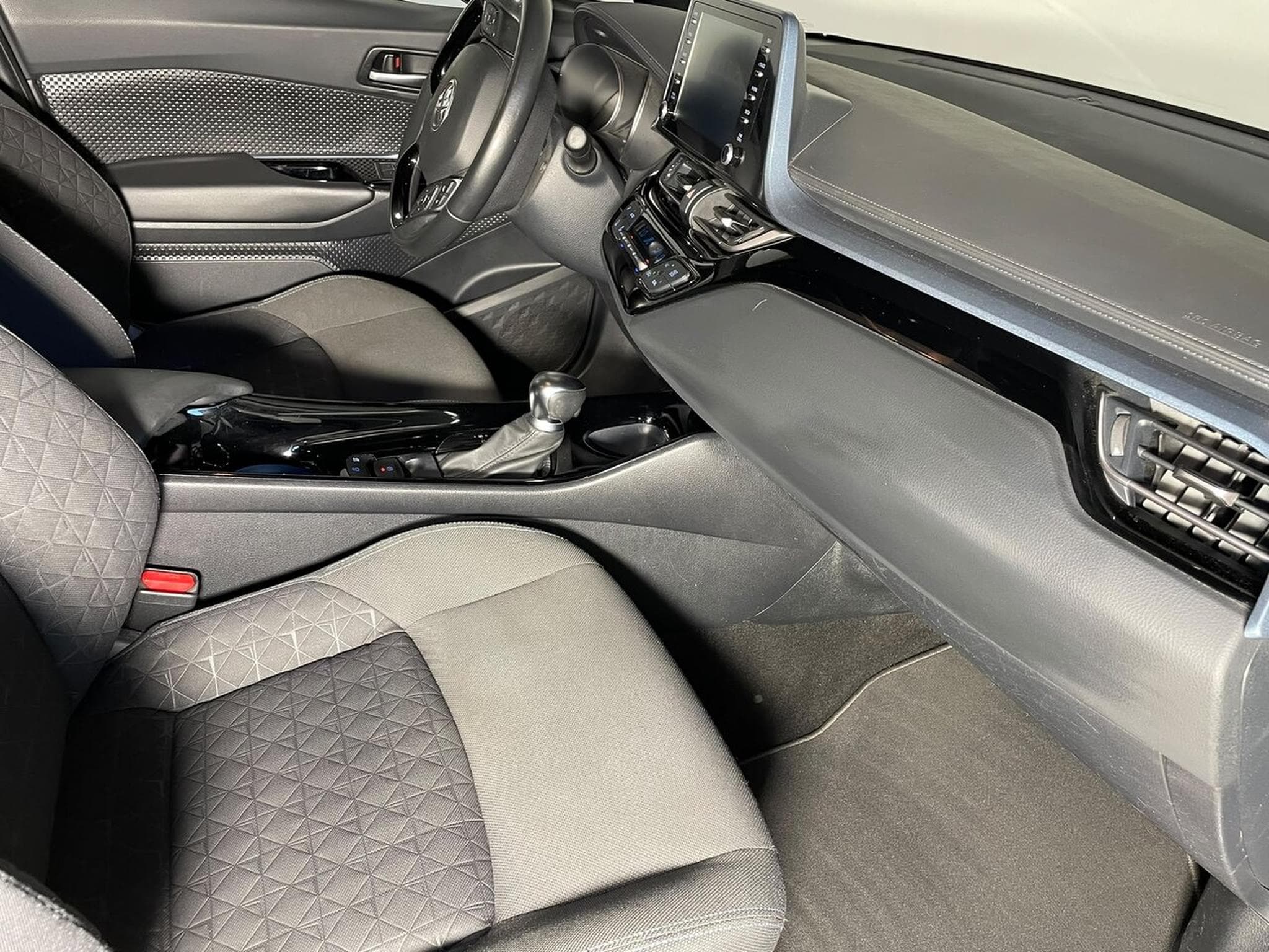 Toyota C-HR HYBRID 1.8 122H BVA E-CVT (2020) - Foto 8