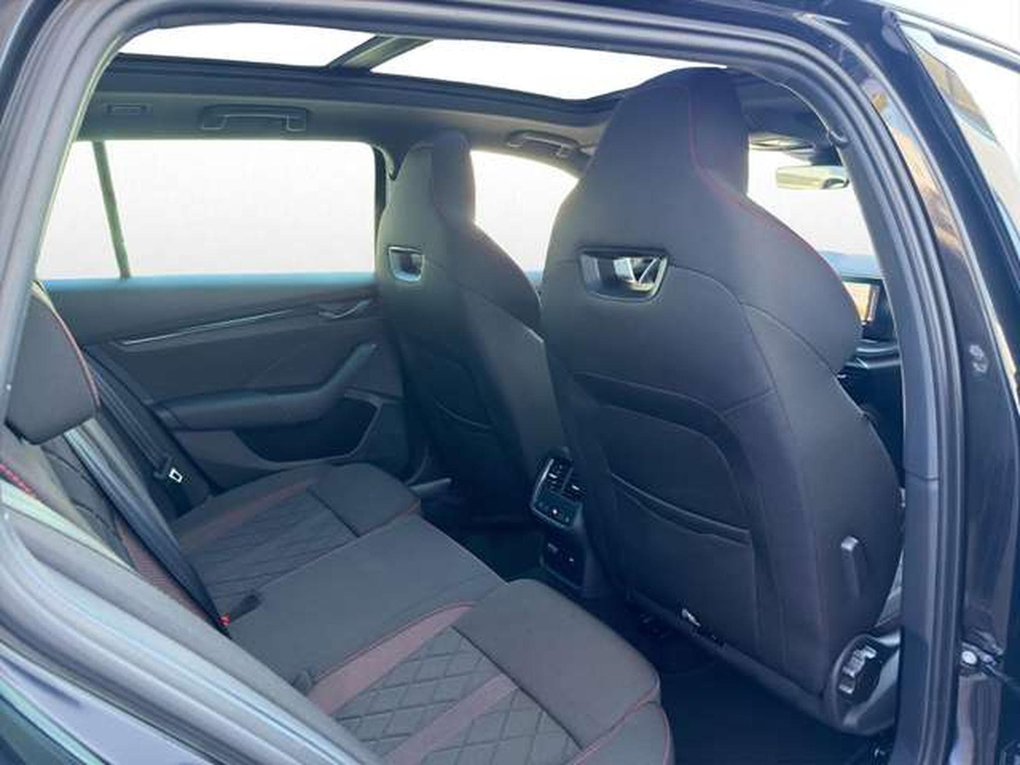 Skoda Octavia Combi RS/Pano/Side-As./360°/Columbus/AHK (2023) - Photo 15