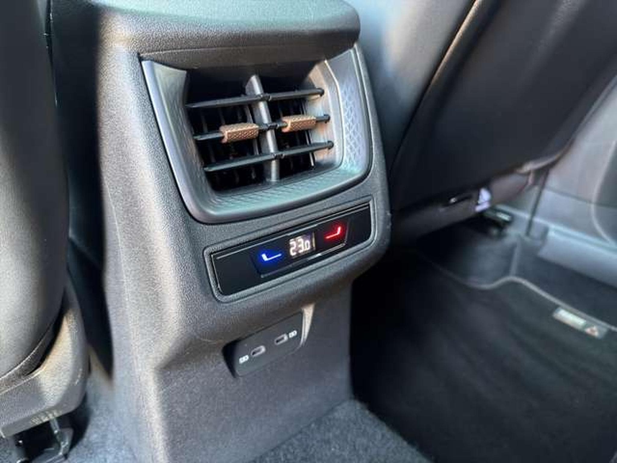 CUPRA Terramar 2.0 TSI 4Drive/Pano/Matrix/Sennh/Side-A (2025) - Photo 22