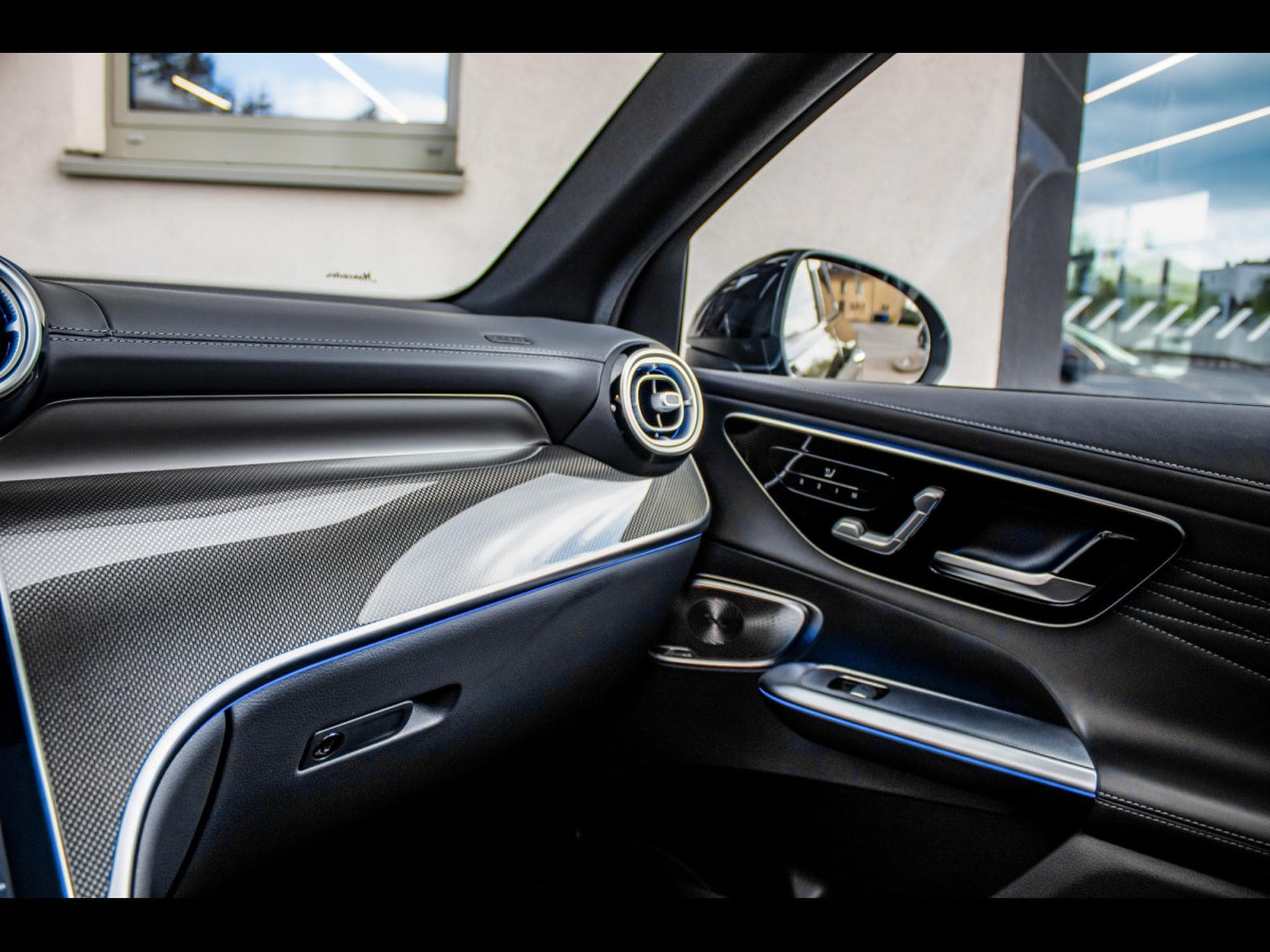 Mercedes GLC 300 d 4MATIC AMG-LINE - PACK PREMIUM - OBSIDIAN BLACK (2023) - Photo 17