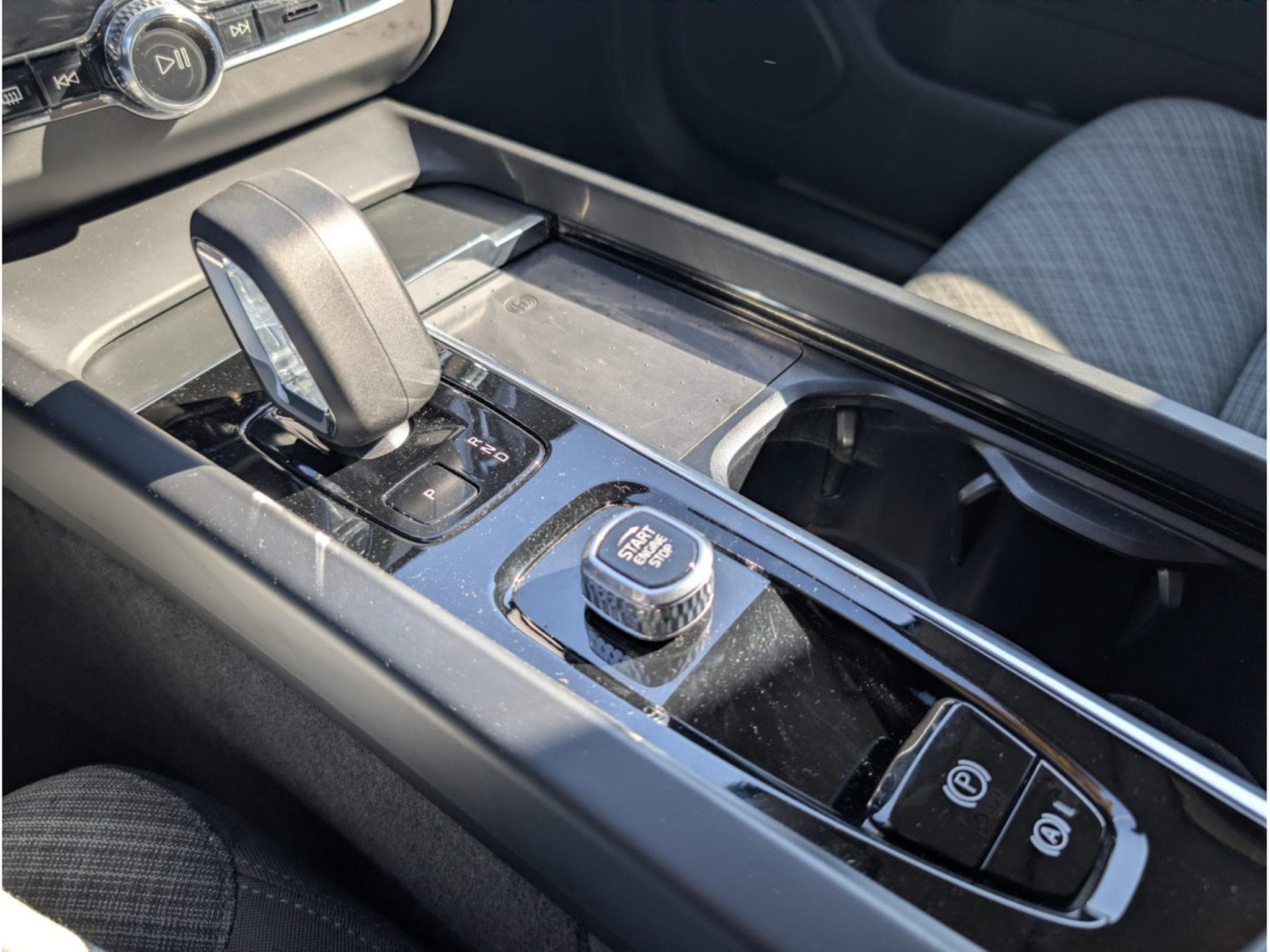 Volvo XC60 2.0 B4 D MHEV CORE (2022) - Photo 14