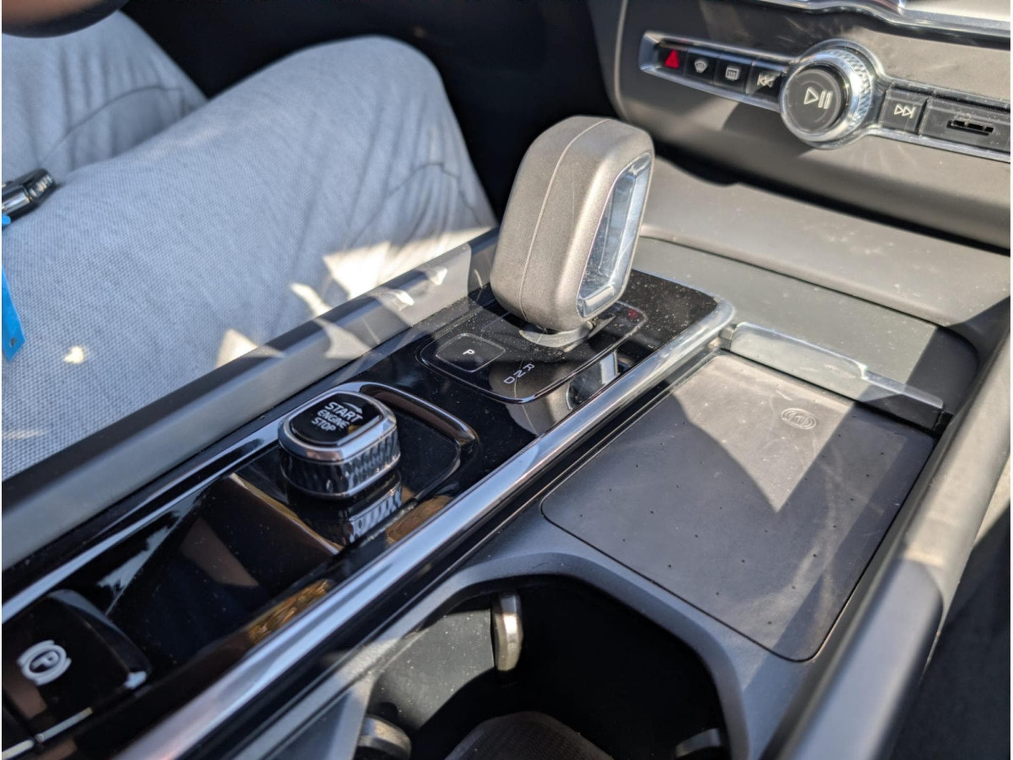 Volvo XC60 2.0 B4 D MHEV CORE (2022) - Photo 15