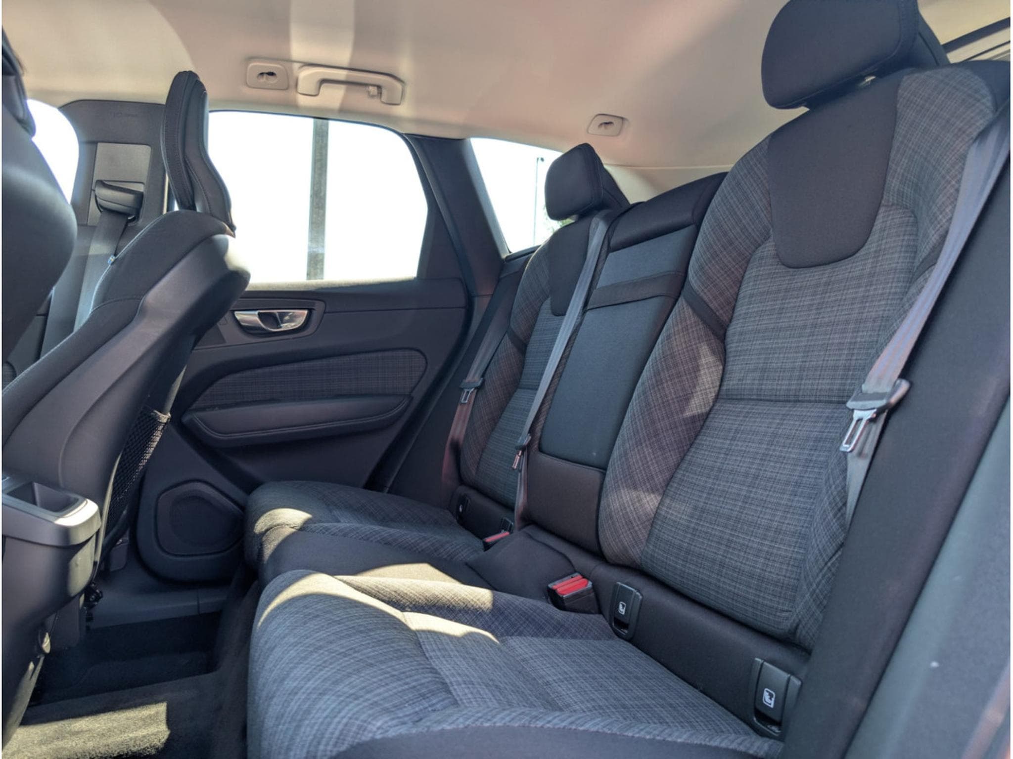 Volvo XC60 2.0 B4 D MHEV CORE (2022) - Photo 9