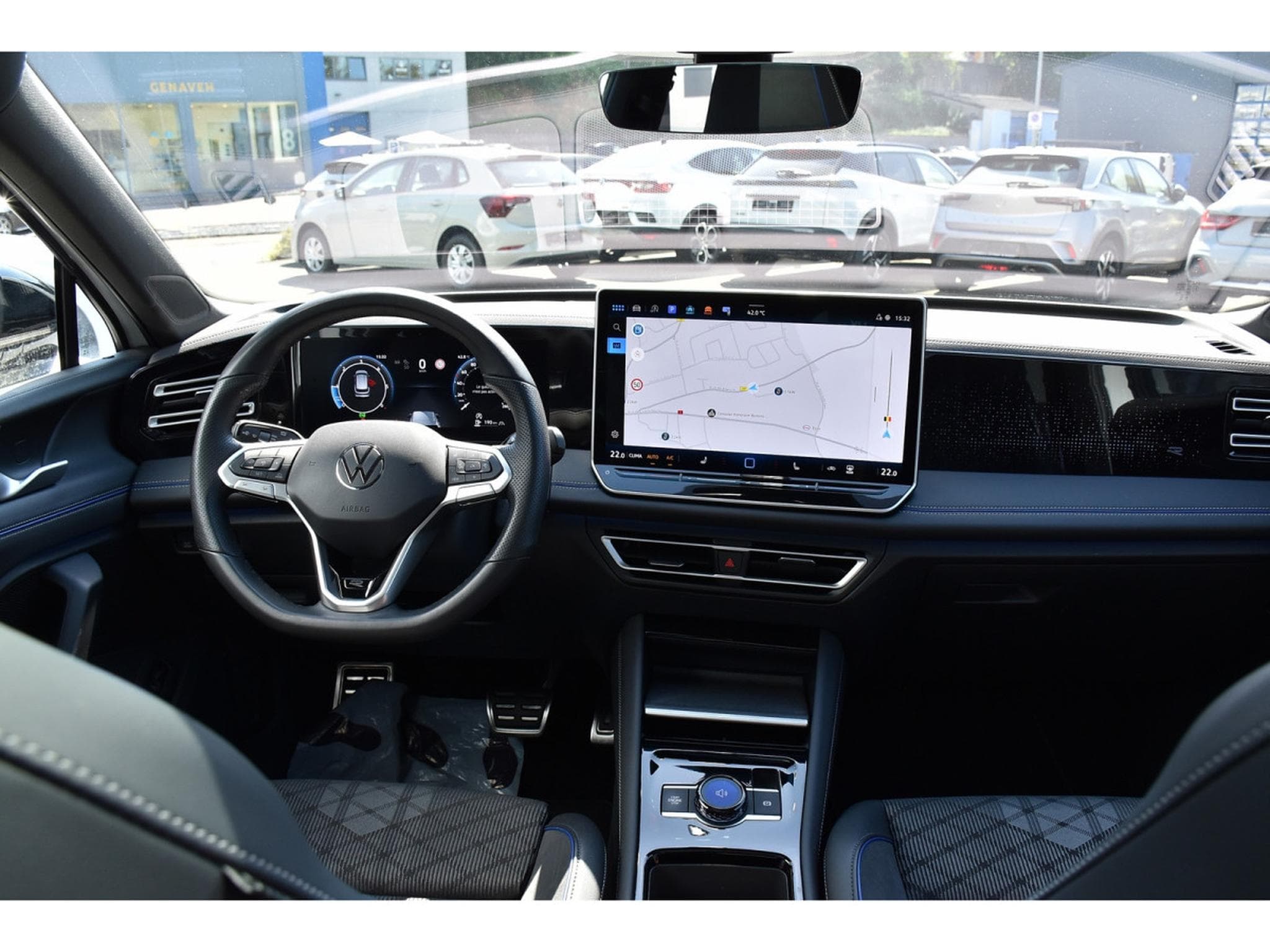 VW Tiguan 2.0 TDI R-Line DSG PANO CHFF ADD TRAVEL CAM360 1° MAIN (2024) - Photo 10
