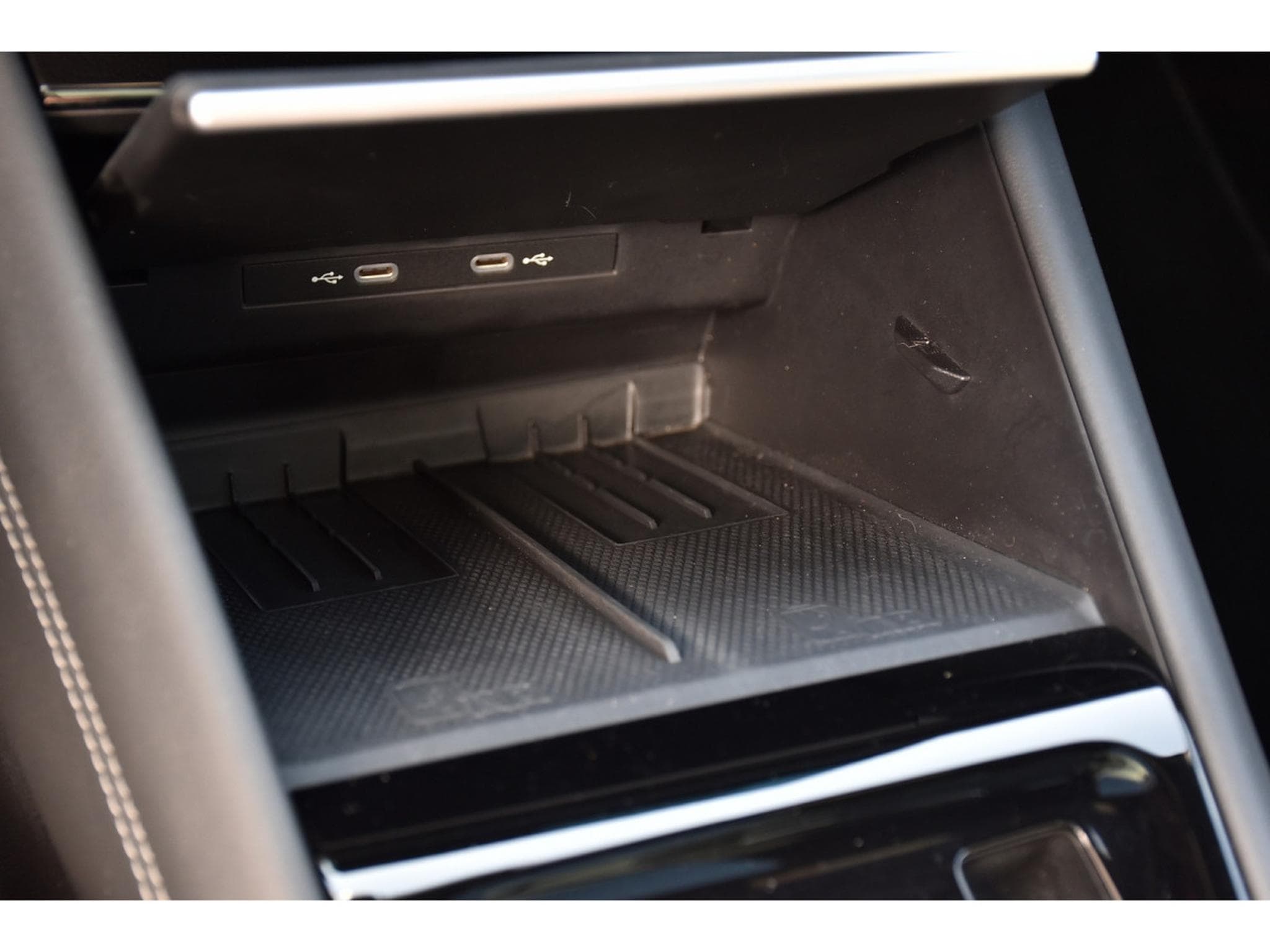 VW Tiguan 2.0 TDI R-Line DSG PANO CHFF ADD TRAVEL CAM360 1° MAIN (2024) - Photo 19