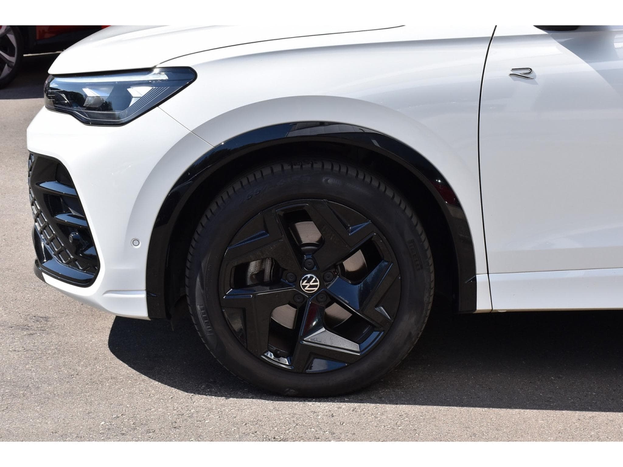 VW Tiguan 2.0 TDI R-Line DSG PANO CHFF ADD TRAVEL CAM360 1° MAIN (2024) - Photo 5