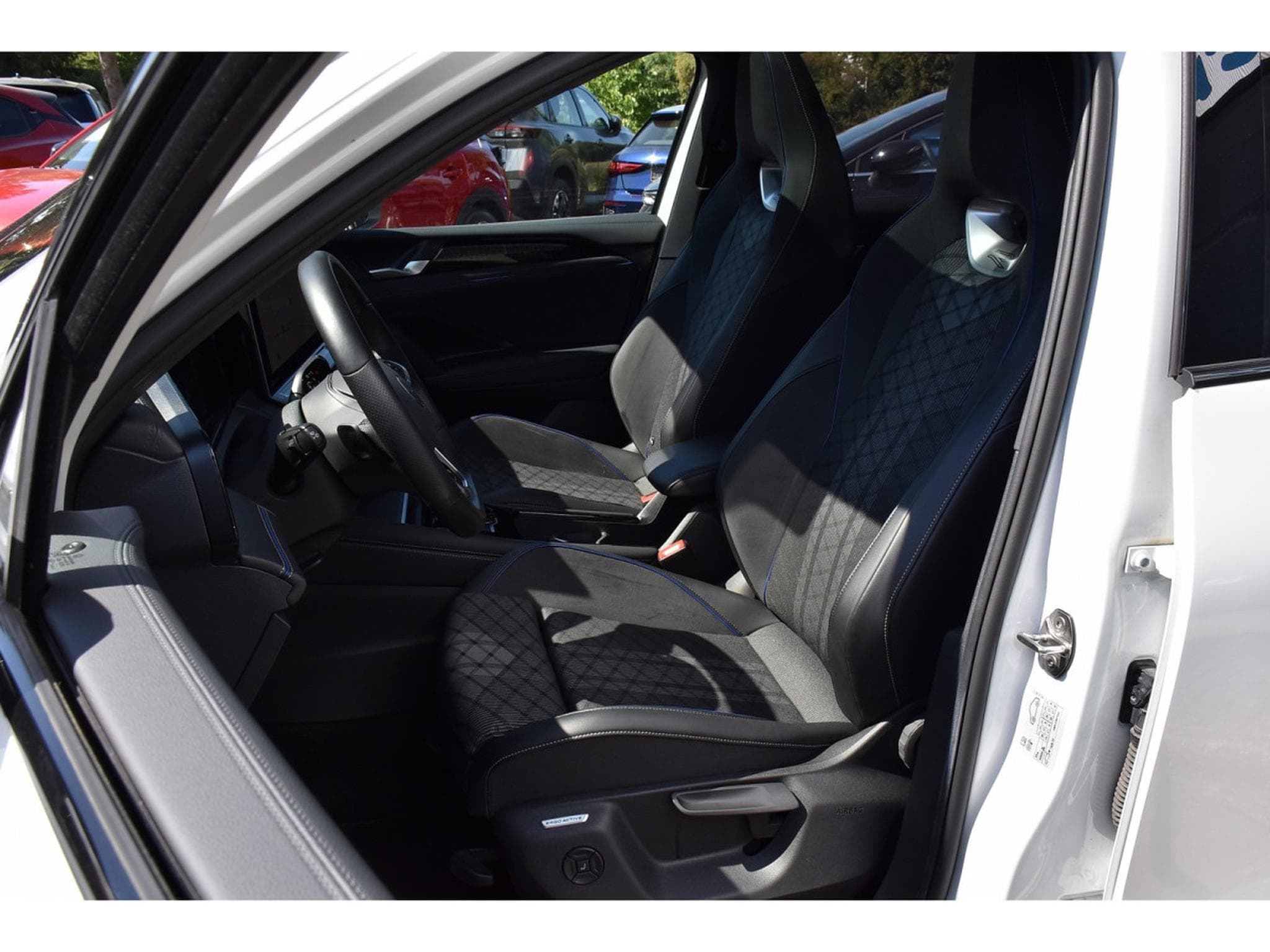 VW Tiguan 2.0 TDI R-Line DSG PANO CHFF ADD TRAVEL CAM360 1° MAIN (2024) - Photo 6