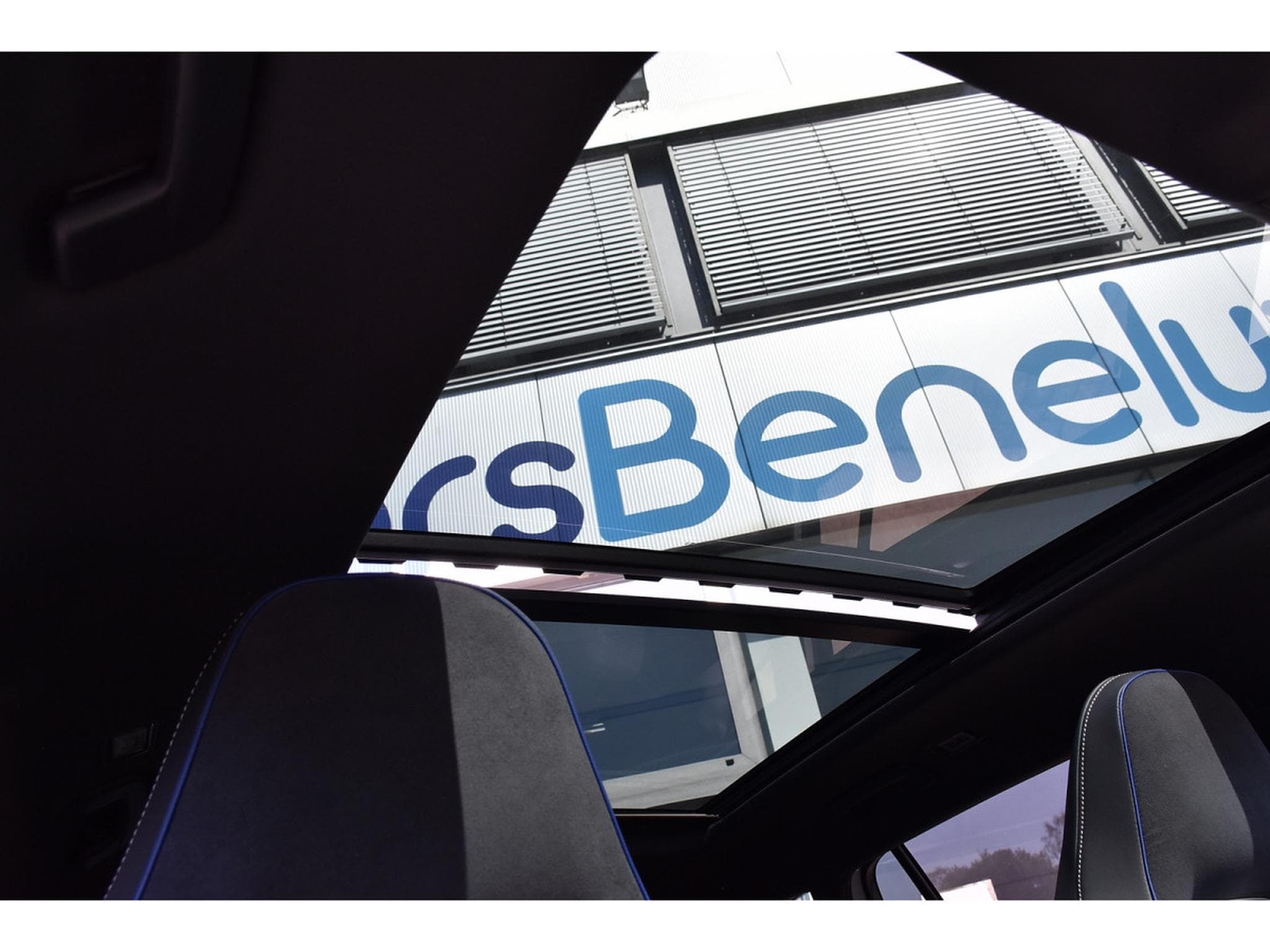 VW Tiguan 2.0 TDI R-Line DSG PANO CHFF ADD TRAVEL CAM360 1° MAIN (2024) - Photo 9
