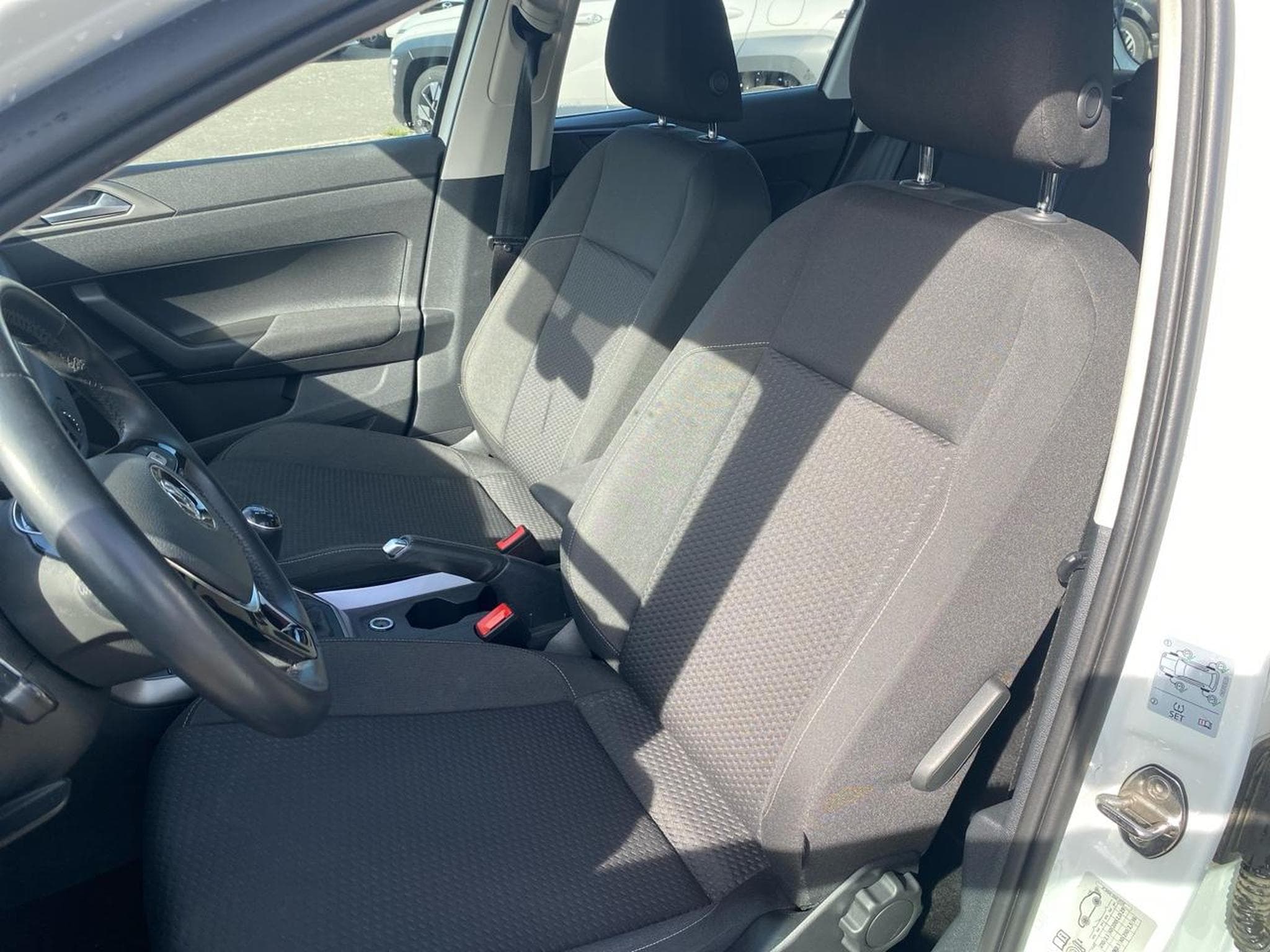 VW POLO 1.0 TGI 90 LOUNGE BUSINESS (2020) - Foto 10