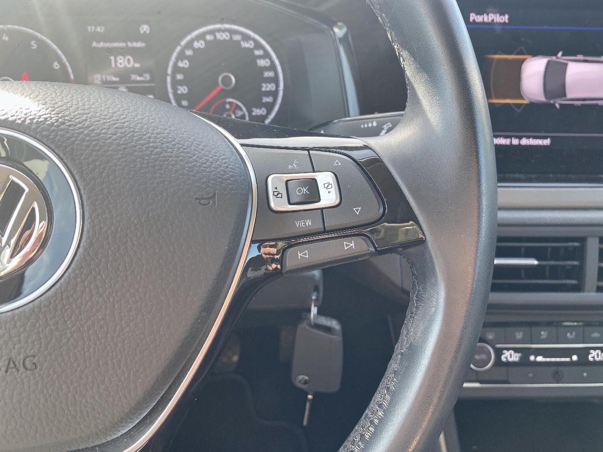 VW POLO 1.0 TGI 90 LOUNGE BUSINESS (2020) - Foto 17