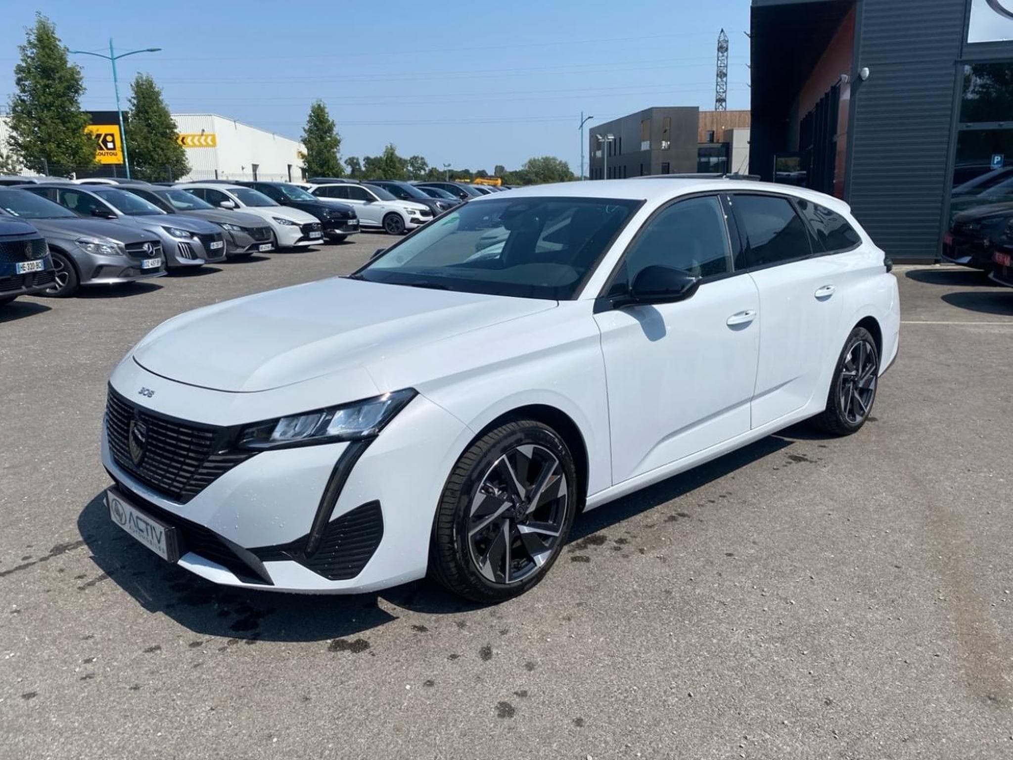 Peugeot 308 1.5 BLUEHDI 130 ALLURE EAT8 (2025) - Foto 1